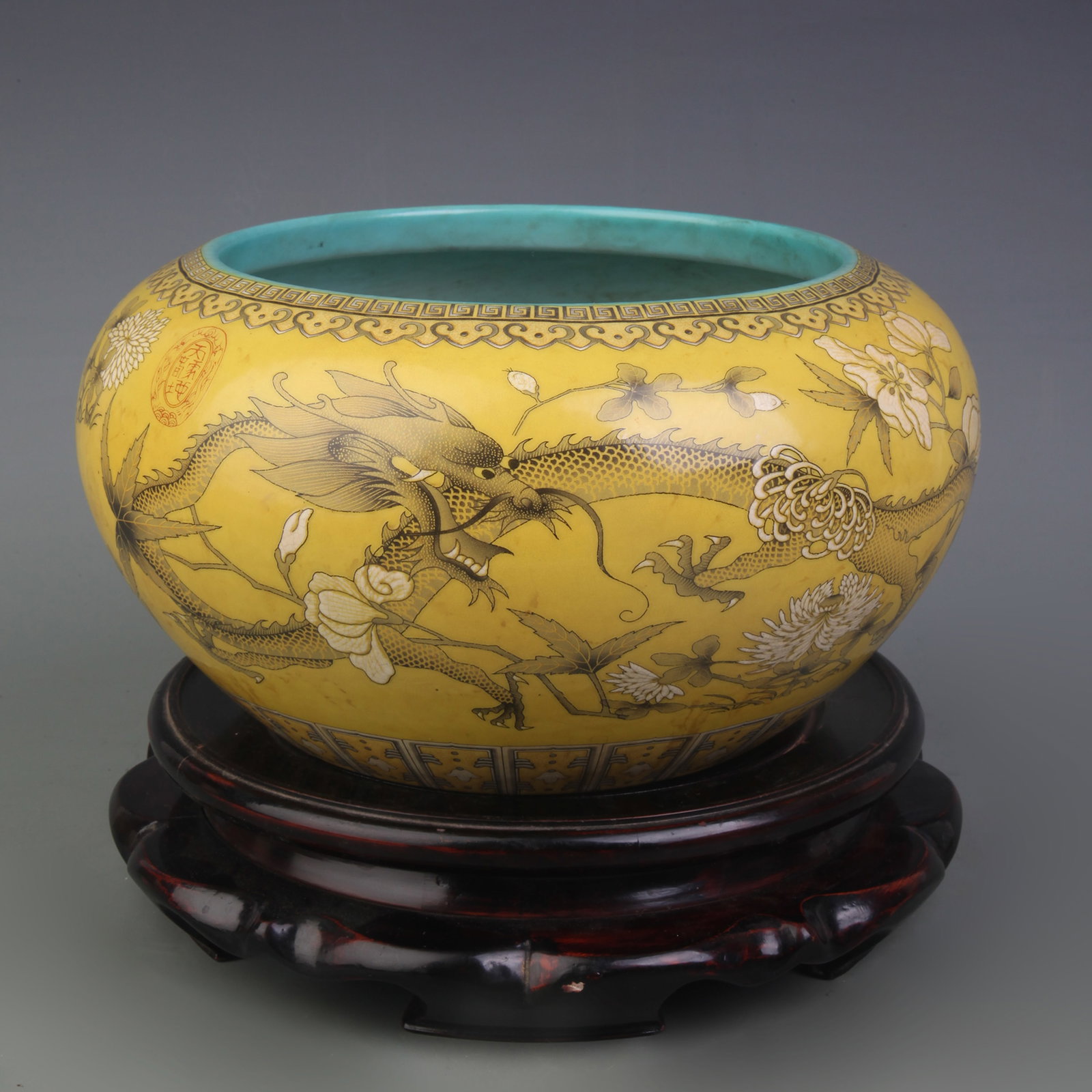 FAMILLE ROSE BRUSH WASHER WITH FLORAL AND DRAGON DECORATION: Qing Dynasty; Diameter: 7.0inch, High: 5.3inch; Woodbase for picture and display only
