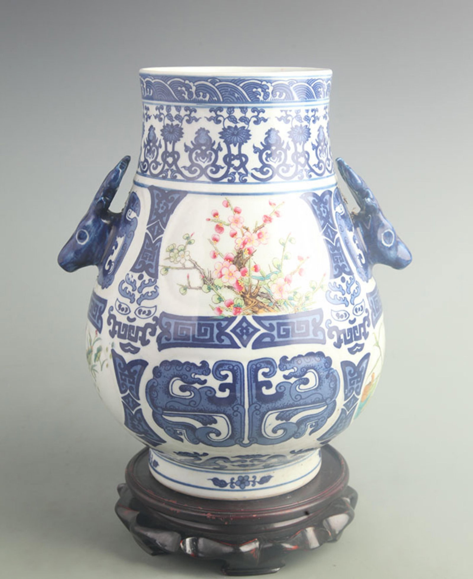 BLUE AND WHITE DEER-HEAD ZUN VASE WITH MEDALLIONS: Qing Dynasty Qian Long Period; High: 11.0 inch; Width: 9.50 inch; Woodbase for picture and display only