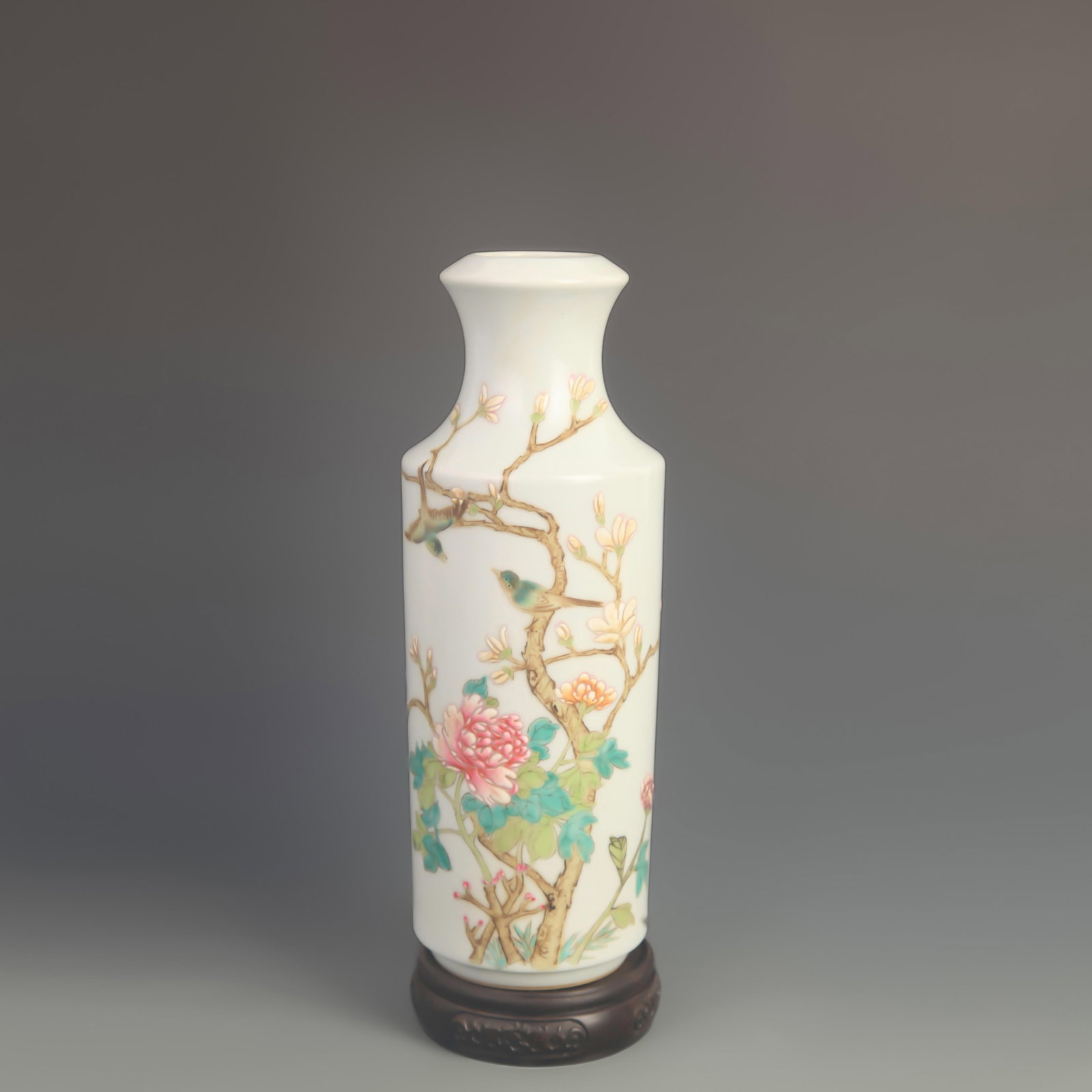 A FINE ENAMEL COLORFUL FLOWER AND BIRD PLATE TOP PORCELAIN VASE: Qing Dynasty Qian Long Period, High: 10.8 inch; Diameter: 4.00 inch; Woodbase for picture and display only