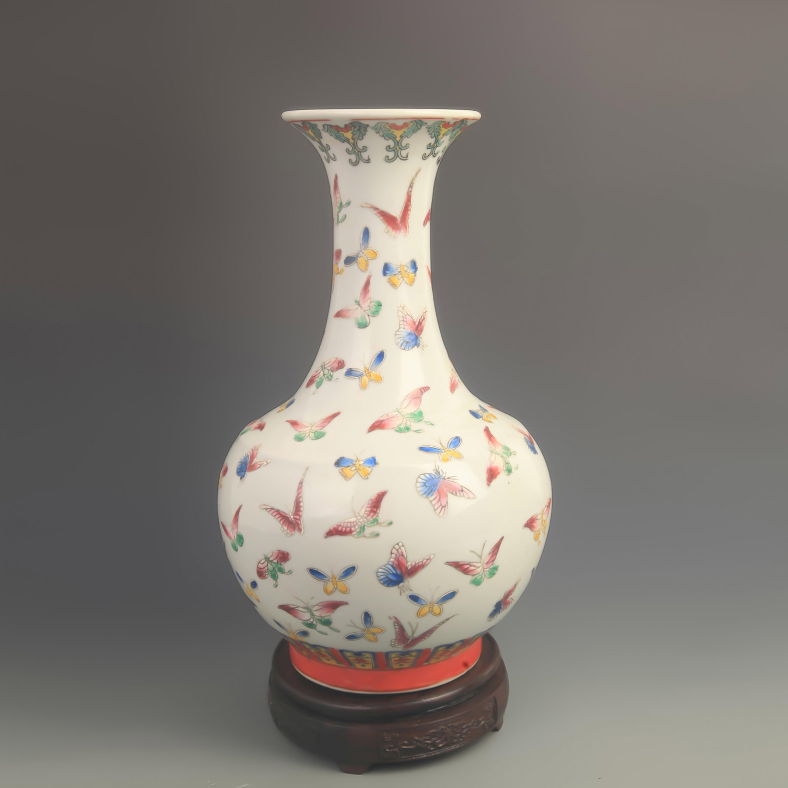 FAMILLE ROSE "HUNDRED BUTTERFLIES" PORCELAIN BOTTLE VASE: Qing Dynasty; Long: 5.5 inch; to 5.6 inch; Woodbase for picture and display only