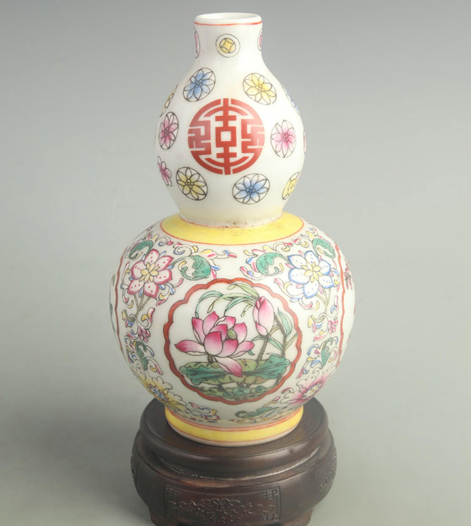 FAMILLE ROSE DOUBLE-GOURD PORCELAIN VASE WITH LOTUS MEDALLIONS: Qing Dynasty Qian Long Period; High: 9.20 inch; Width: 5.00 inch; Woodbase for picture and display only