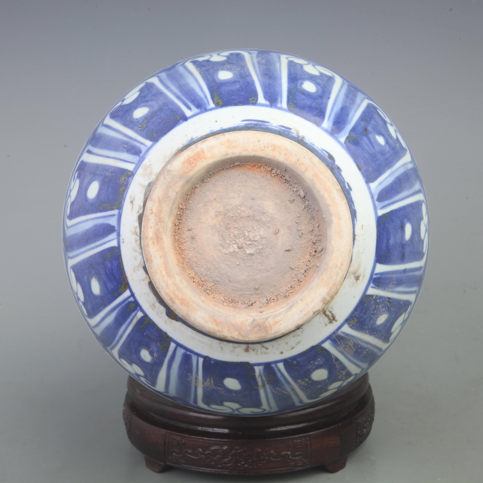 BLUE AND WHITE PINE TREE PATTERN PORCELAIN VASE - 6