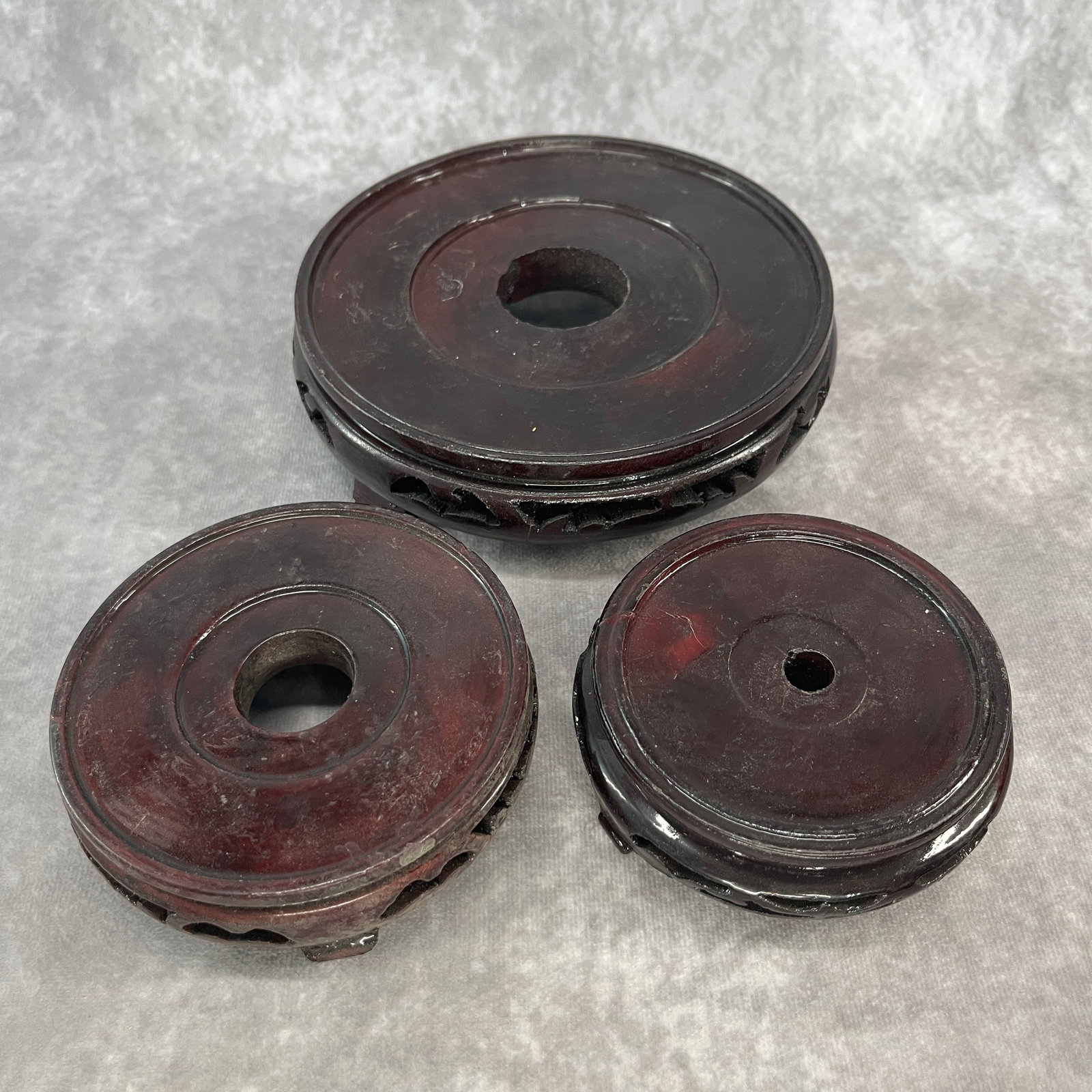 GROUP OF HARDWOOD MADE DISPLAY STAND: Modern; High: 1.4 inch; Diameter: 4.5 inch; High: 1.8 inch; Diameter: 6.5 inch; High: 1.35 inch; Diameter: 4.1 inch; Woodbase for picture and display only