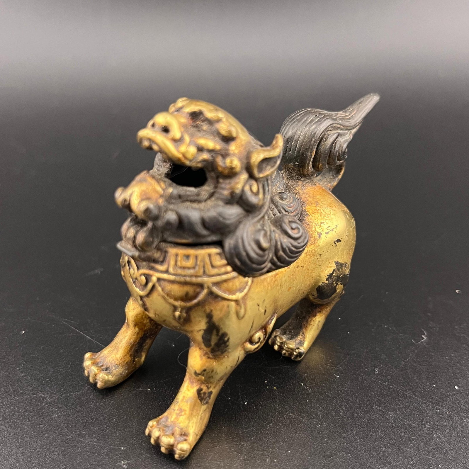A SMALL BRONZE GUARDIAN LION FIGURE CENSER (1 of 7)