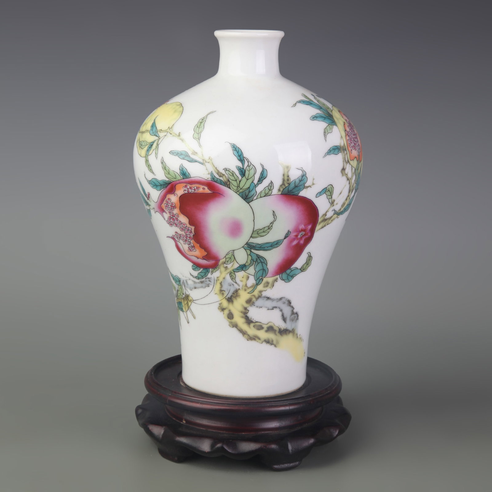 FAMILLE ROSE MEIPING PORCELAIN VASE WITH FLORAL DESIGN: Qing Dynasty Qian Long Period; Diameter: 2.9 inch; High: 8.1 inch; Woodbase for picture and display only