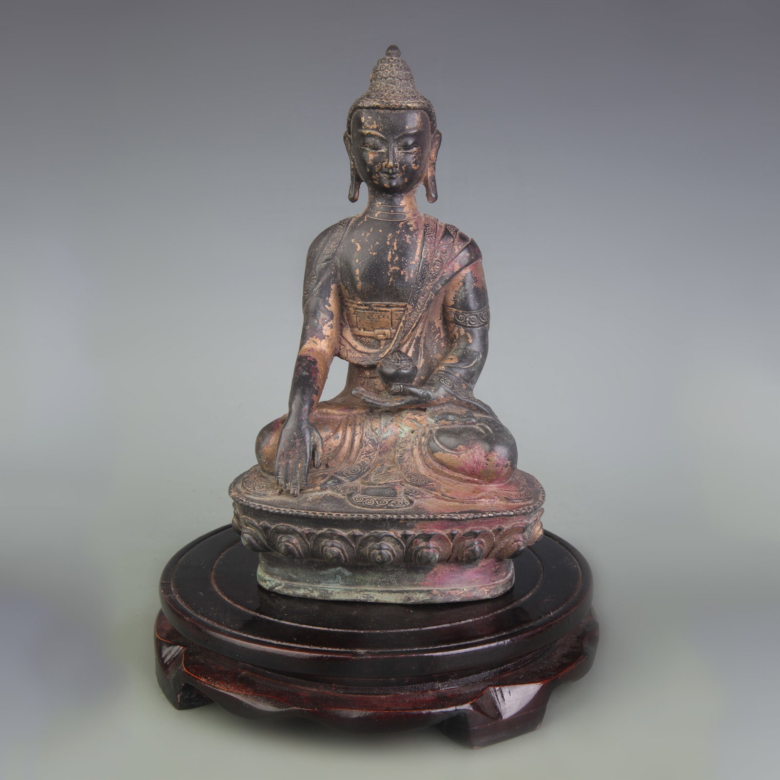 A FINE BRONZE SHAKYAMUNI BUDDHA STATUE: Qing Dynasty, High: 8.0 inch; Woodbase for picture and display only