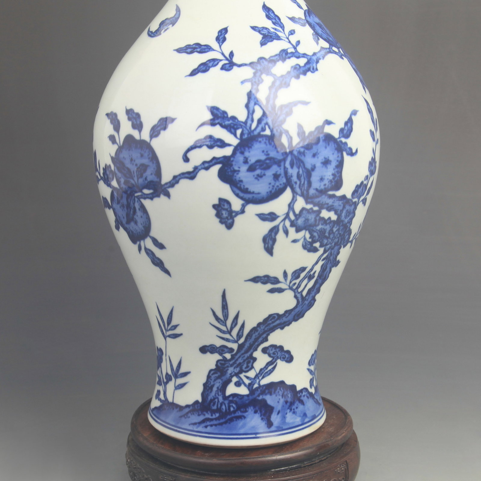 BLUE AND WHITE LONGEVITY PATTERN PORCELAIN VASE - 3