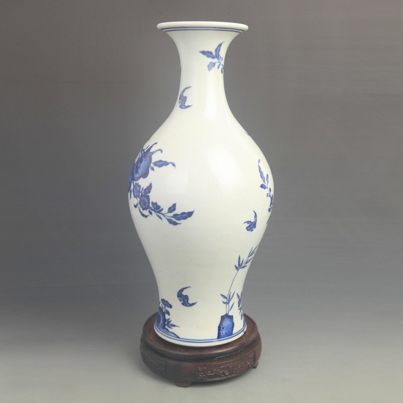 BLUE AND WHITE LONGEVITY PATTERN PORCELAIN VASE - 4