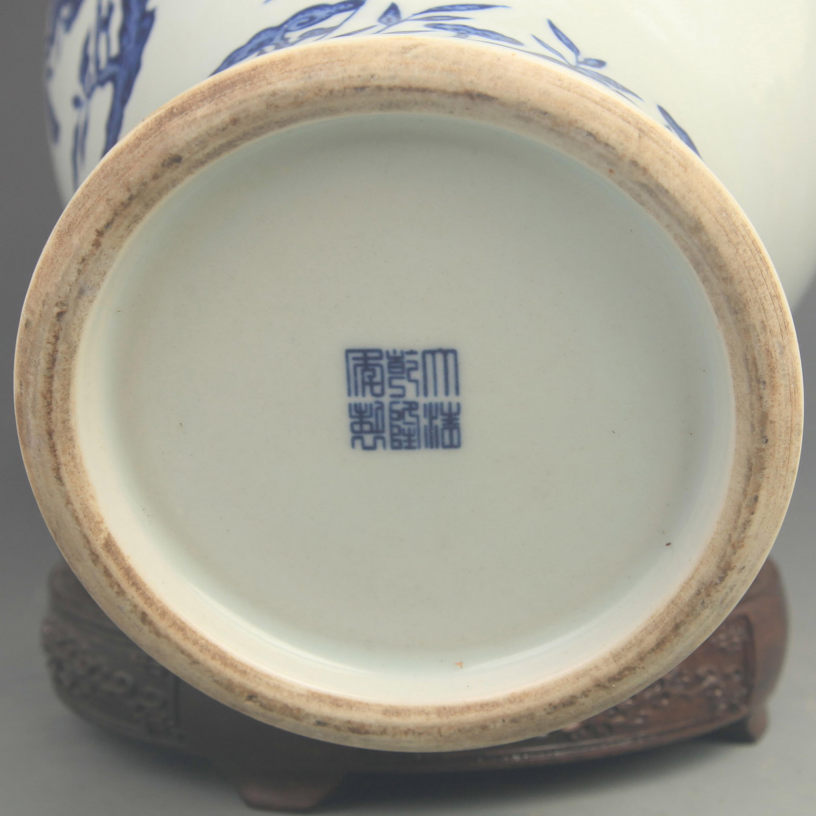 BLUE AND WHITE LONGEVITY PATTERN PORCELAIN VASE - 5