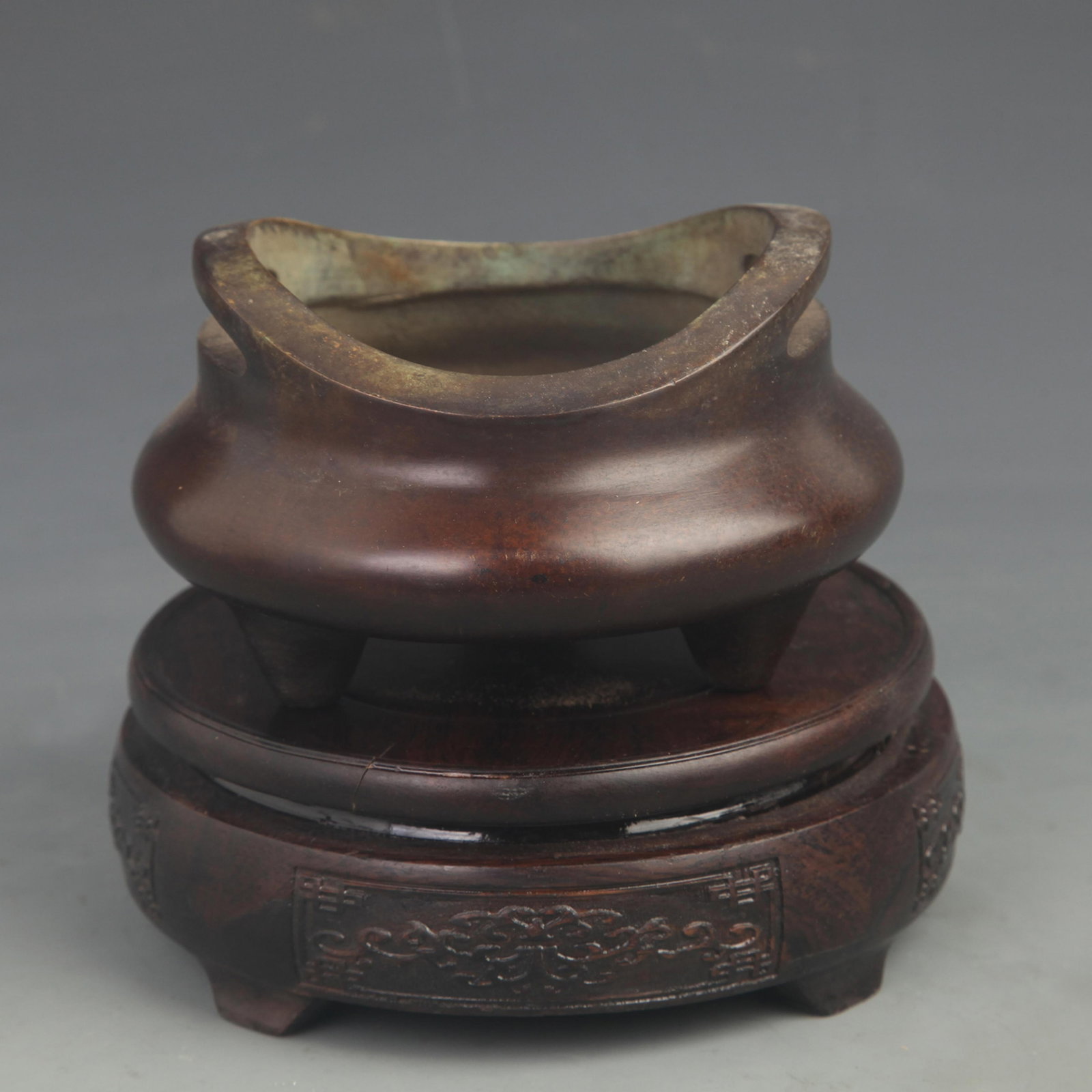 A FINE DOUBLE HANDLE BRONZE CENSER: 20th Century; High: 3.00 inch; Diameter: 4.00 inch; Woodbase for picture and display only