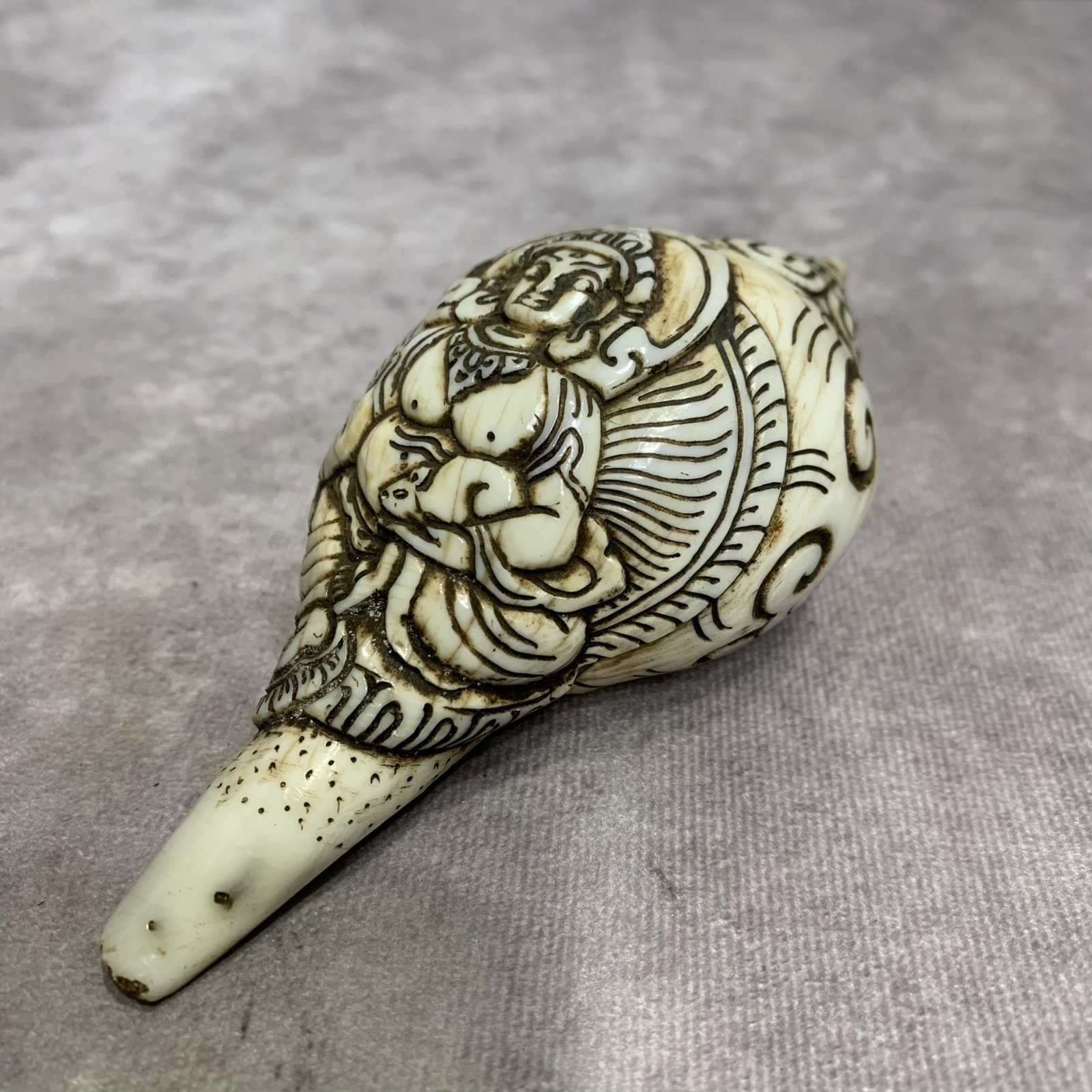 A FINELY CARVED TIBETAN BUDDHISM CONCH: Modern; High: 2.0 inch; Width: 2.2 inch; Long: 4.6 inch; Woodbase for picture and display only