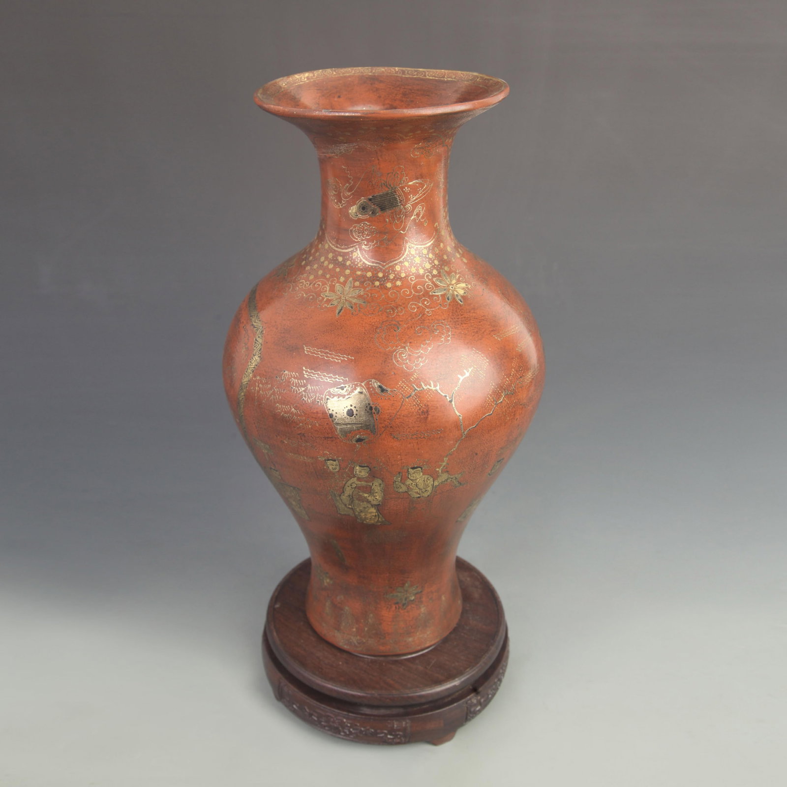 LACQUER PAINTED WOOD VASE WITH FIGURE STORY PATTERN OF GUANYI: Qing Dynasty Yongzheng Period; High: 15.5 inch; Diameter: 5.00 inch; Woodbase for picture and display only