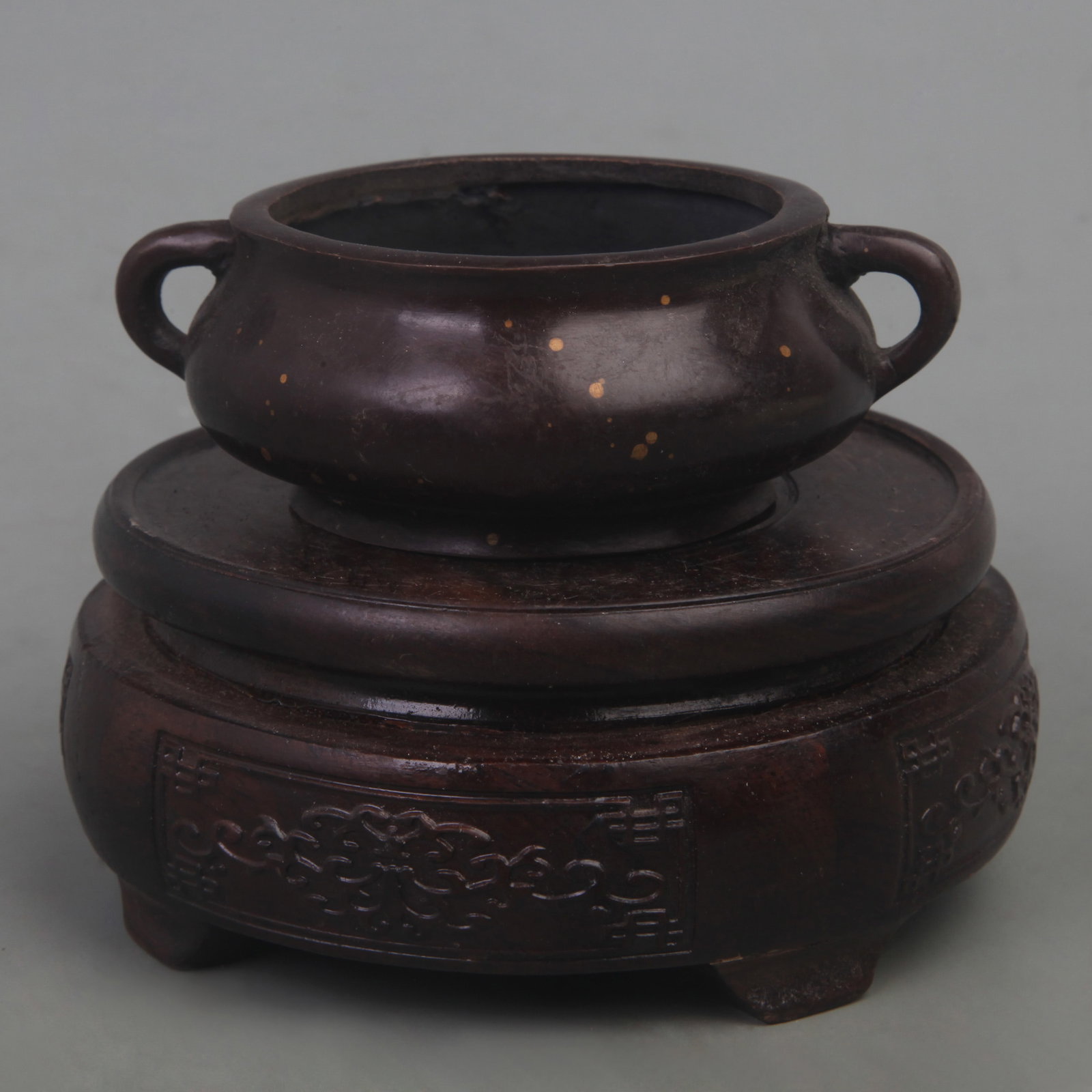 XUANDE BRONZE TRIPOD INCENSE BURNER WITH ROUNDED TOP: Ming Dynasty Style, Diameter: 3.8 inch; High: 1.3 inch; Woodbase for picture and display only