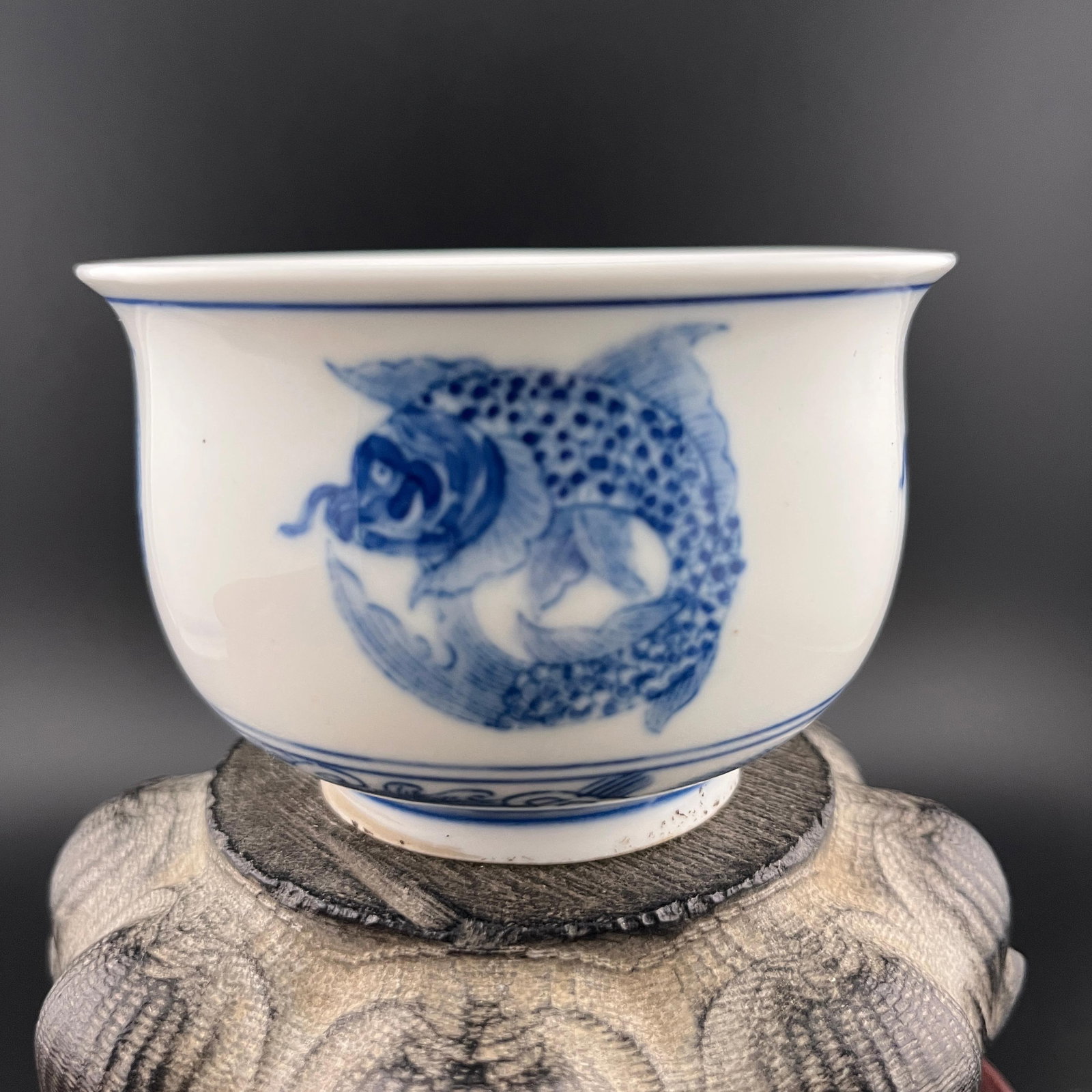 BLUE AND WHITE "CARP LEAPING THE DRAGON GATE" PORCELAIN CUP: 20th Century; High: 2.3 inch; Diameter: 3.6 inch; Woodbase for picture and display only