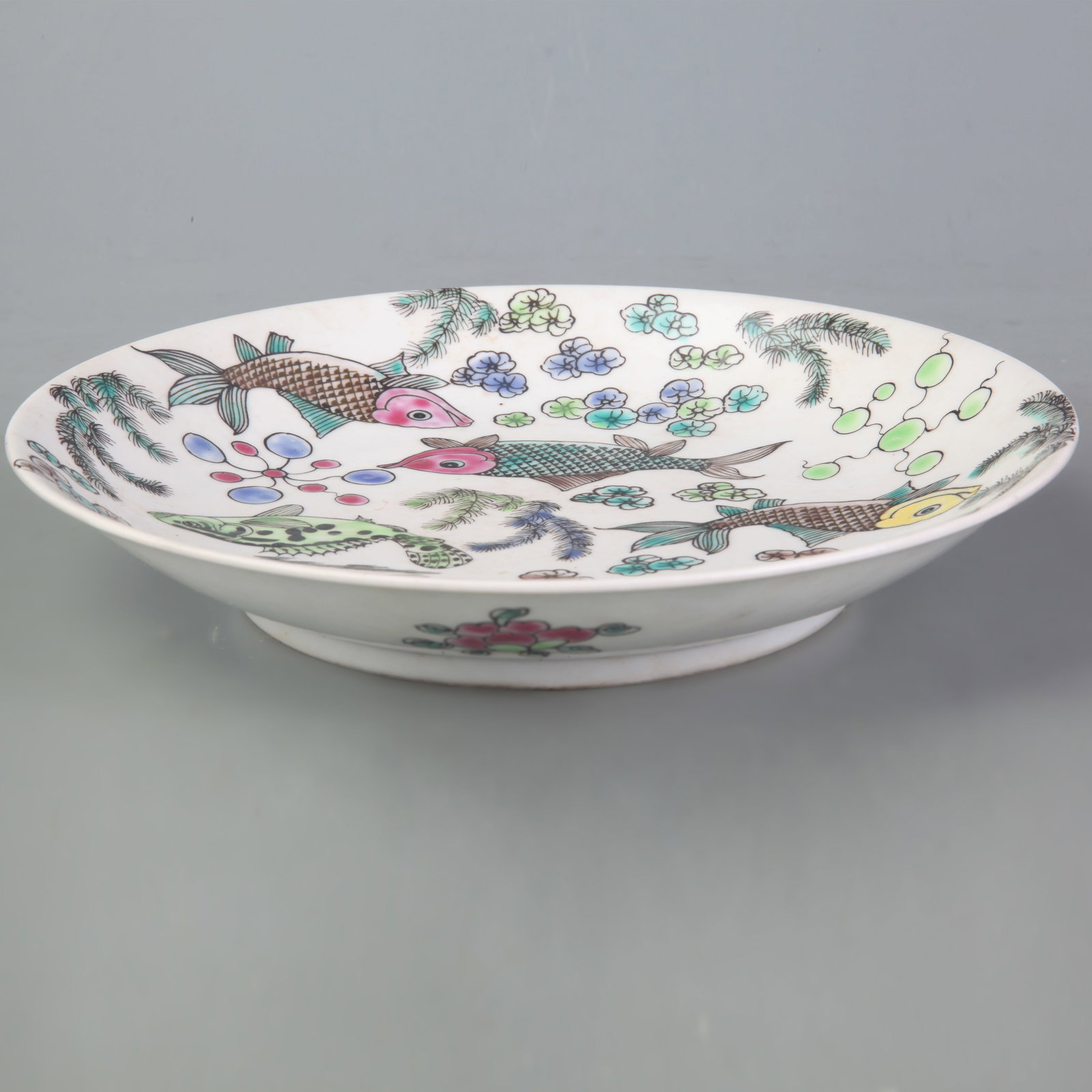 FAMILLE ROSE FISH AND ALGAE PATTERN PLATE - 3