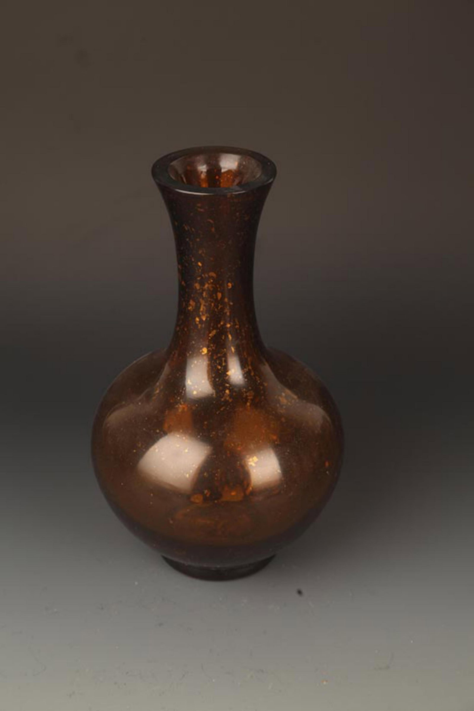 AN AMBER-TONE GILT-SPLASHED GLASS VASE - 2