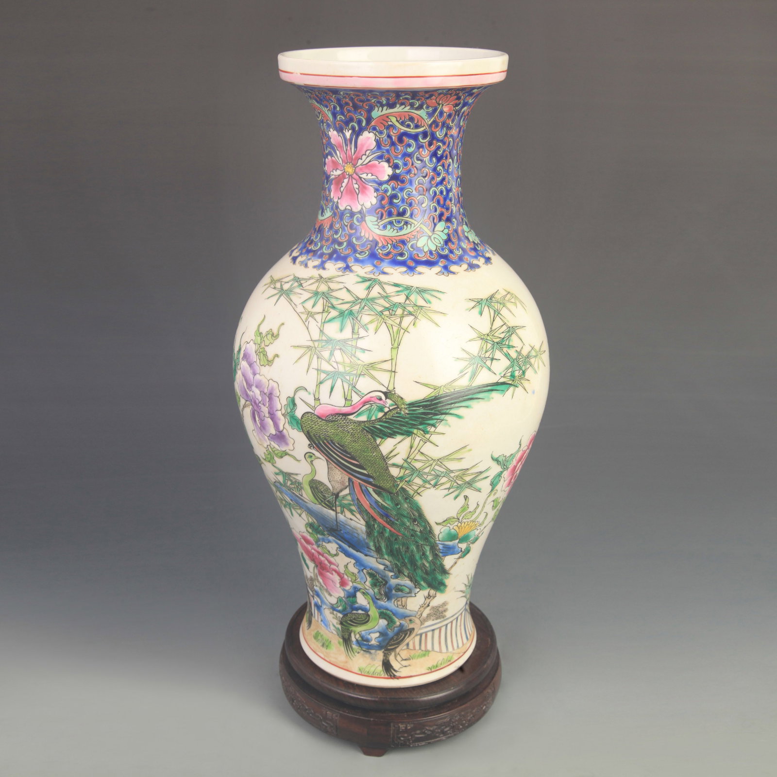 FAMILLE ROSE PHOENIX PATTERN FLORAL APPRECIATION PORCELAIN VASE: Qing Dynasty Kangxi Period; Diameter:High: 16.1 inch; Diameter: 8.00 inch; Woodbase for picture and display only
