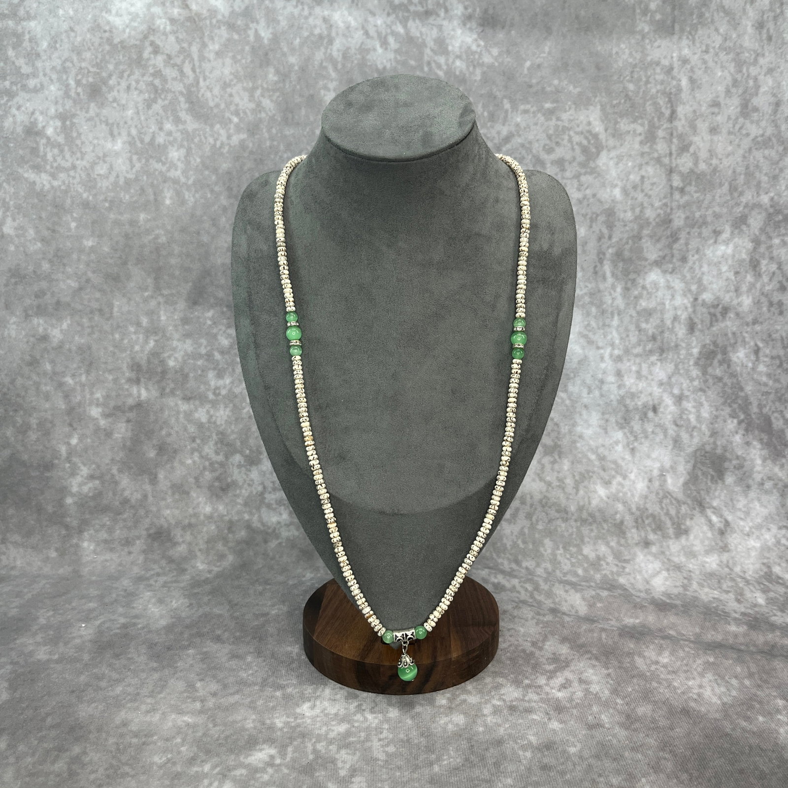 A FINE BODHI SEED MADE NECKLACE: Modern; Long: 13.5 inch; Diameter: 0.18 inch; Woodbase for picture and display only