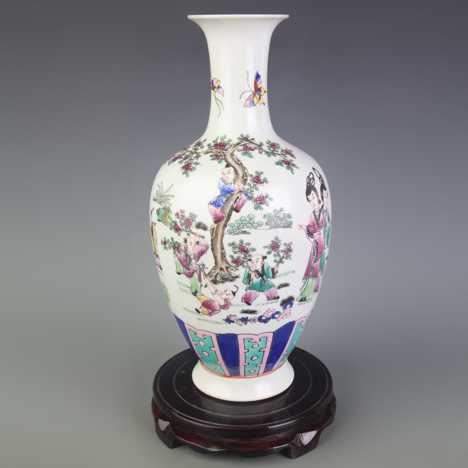 A FINE FAMILLE ROSE CHARACTER PATTERN PORCELAIN VASE: Qing Dynasty; Diameter: 3.8 inch; High: 13.0 inch; Woodbase for picture and display only