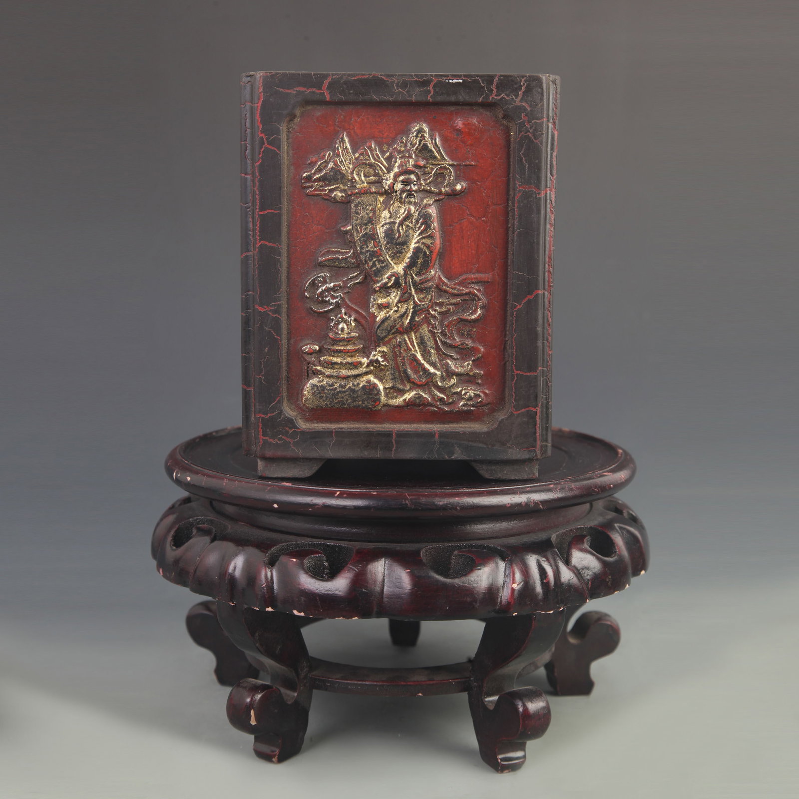 A FINE WOODEN CARVED AND LACQUERED FIGURES PEN HOLDER: Qing Dynasty; High: 6.75 inch; Width: 5.25 inch; Woodbase for picture and display only