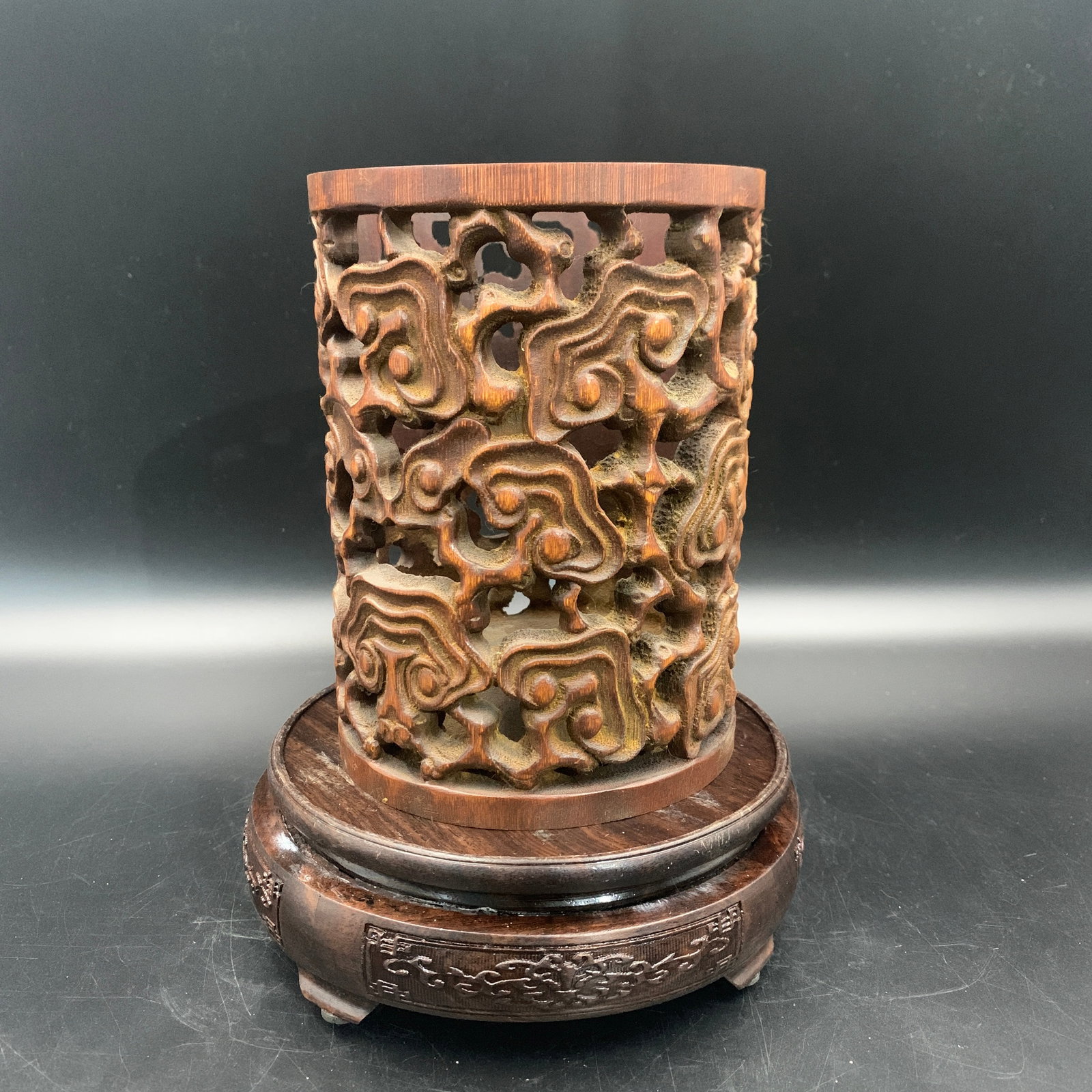 OPENWORK CARVED BAMBOO "LINGZHI CLOUD" BRUSH POT (1 of 5)