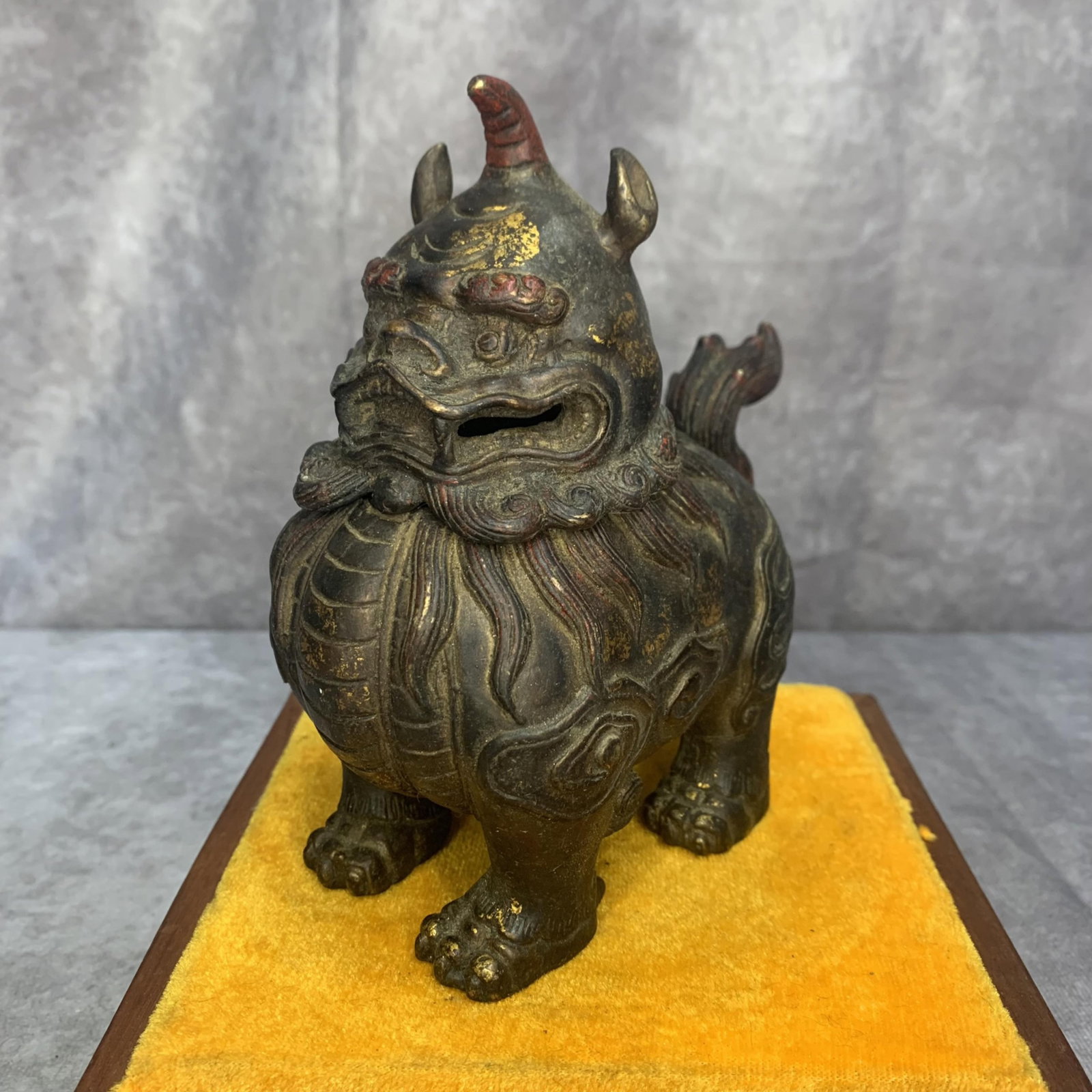A FINE ANIMAL PATTERN BRONZE CENSER: Qing Dynasty; High: 6.0 inch; Width: 3.0 inch; Long: 5.5 inch; Woodbase for picture and display only