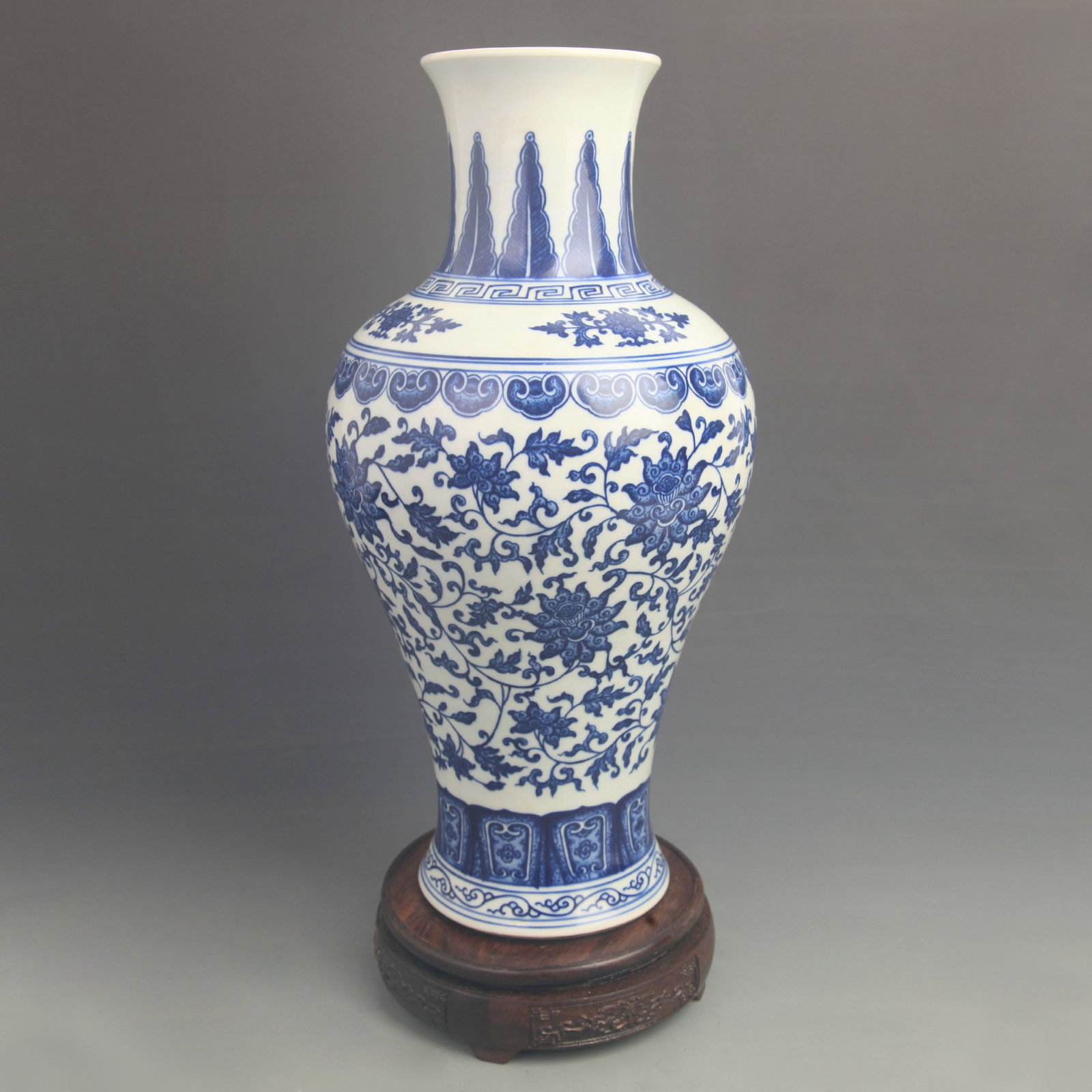 BLUE AND WHITE ENTWINED-LOTUS PATTERN GUANYIN STYLE VASE (1 of 5)