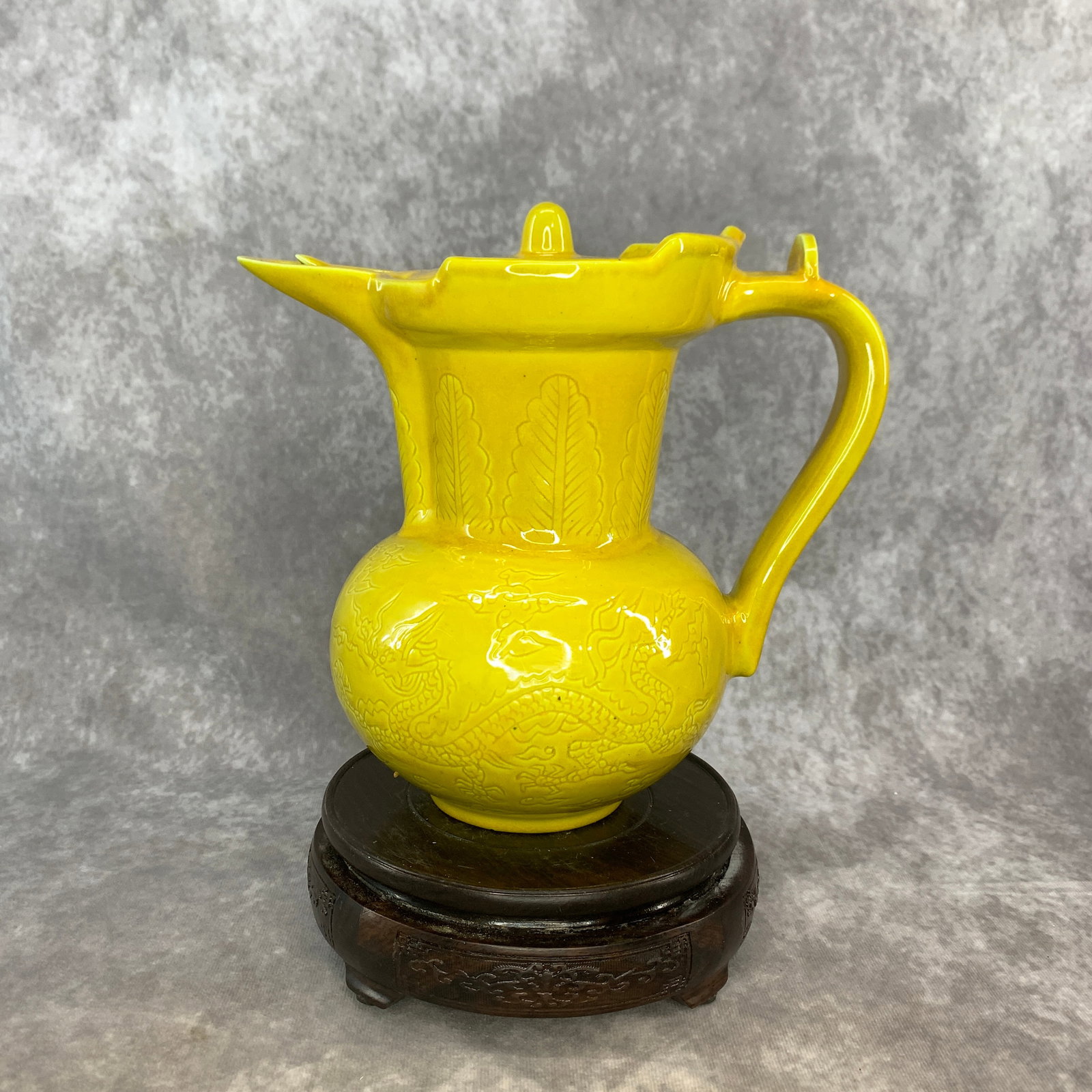 A FINE IMPERIAL YELLOW GLAZED PORCELAIN MONK'S CAP JUG: Ming Dynasty Style; Long: 8.8 inch; Width: 5.7 inch; High: 8.4 inch; Woodbase for picture and display only