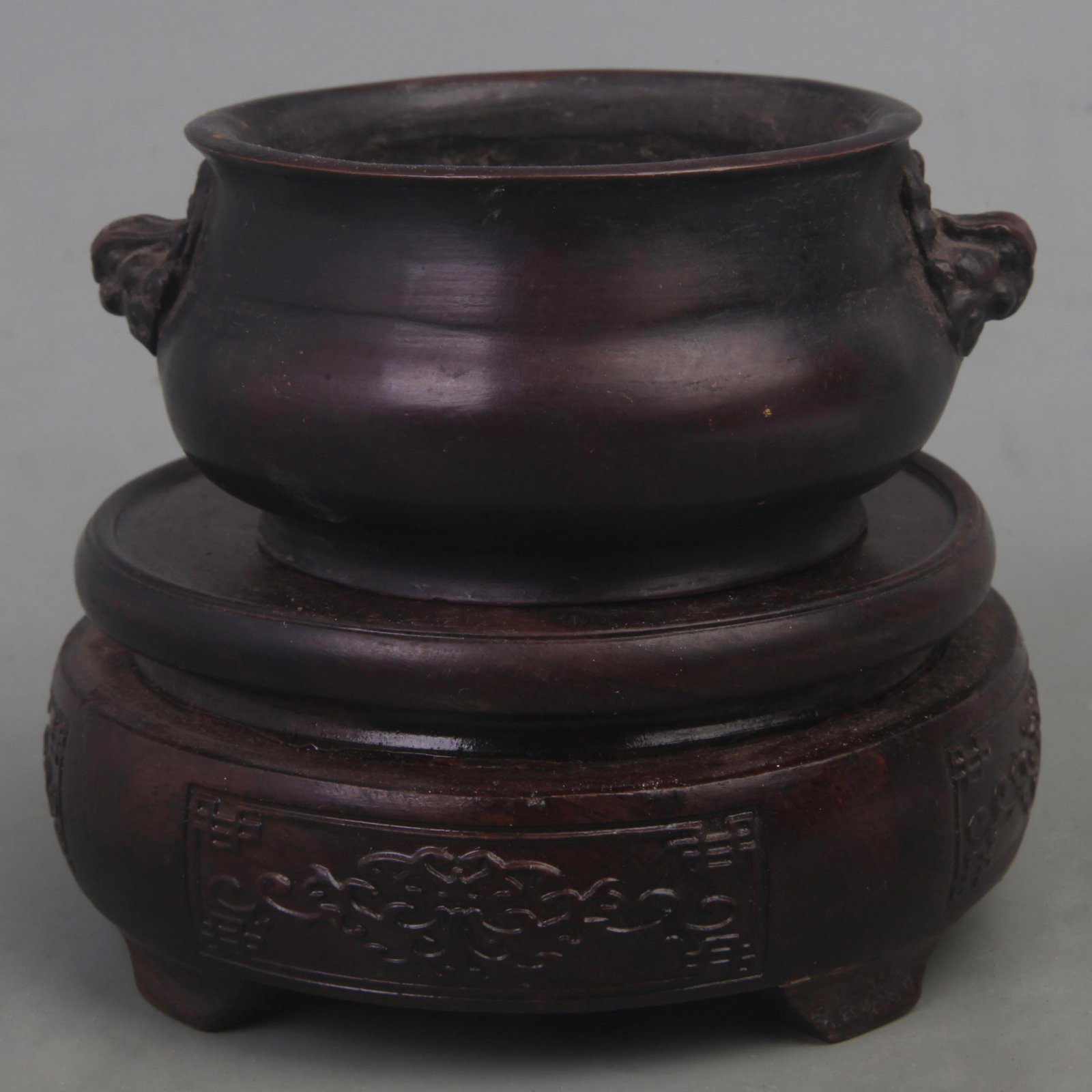 XUAN DE STYLE LION EAR ROUND BRONZE CENSER: Ming Dynasty Style, Diameter: 4.3 inch; High: 2.0 inch; Woodbase for picture and display only