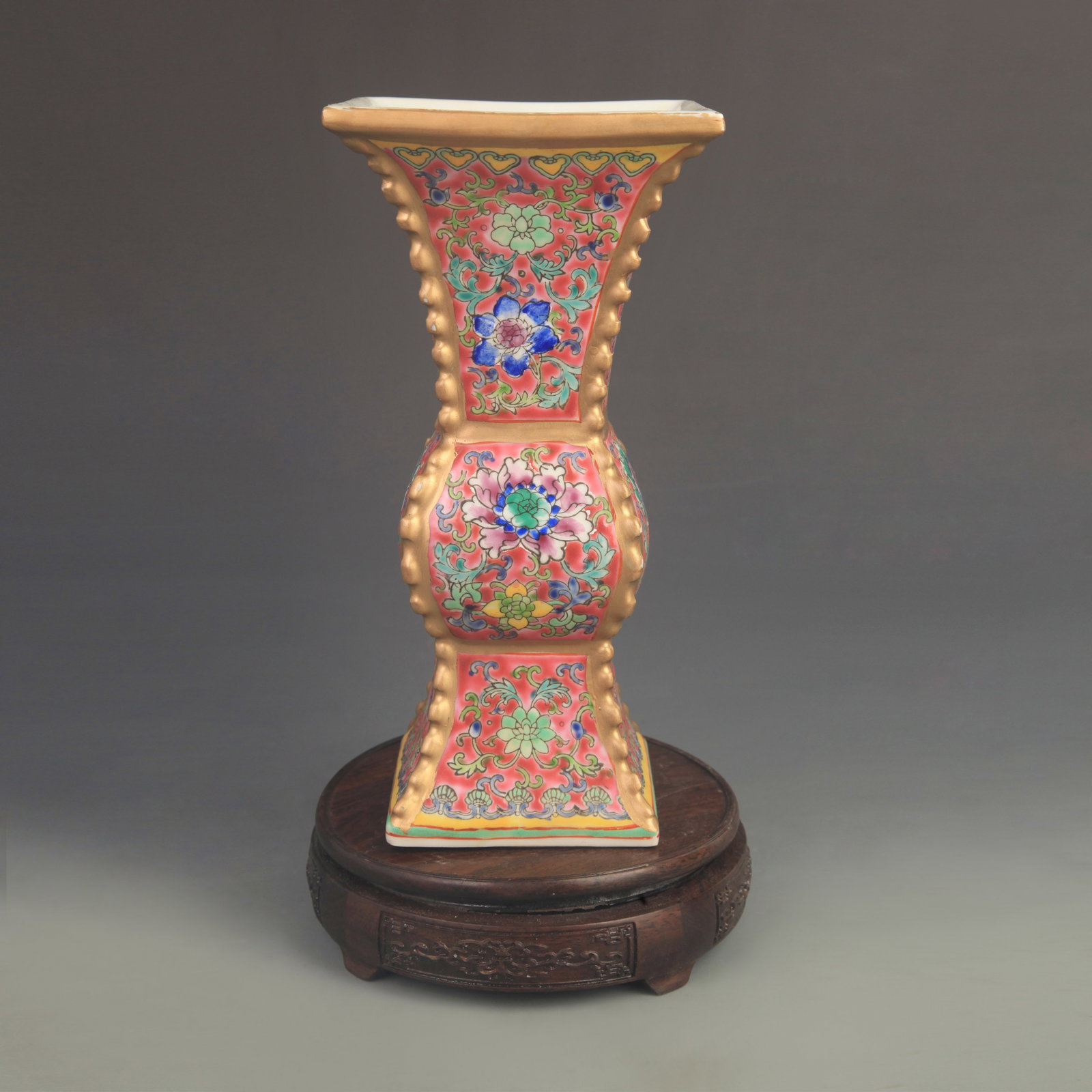 A RED-GROUND FAMILLE ROSE SQUARE GU PORCELAIN VASE: Qing Dynasty Qian Long Period; High: 10.2 inch; Diameter: 5.10 inch; Woodbase for picture and display only