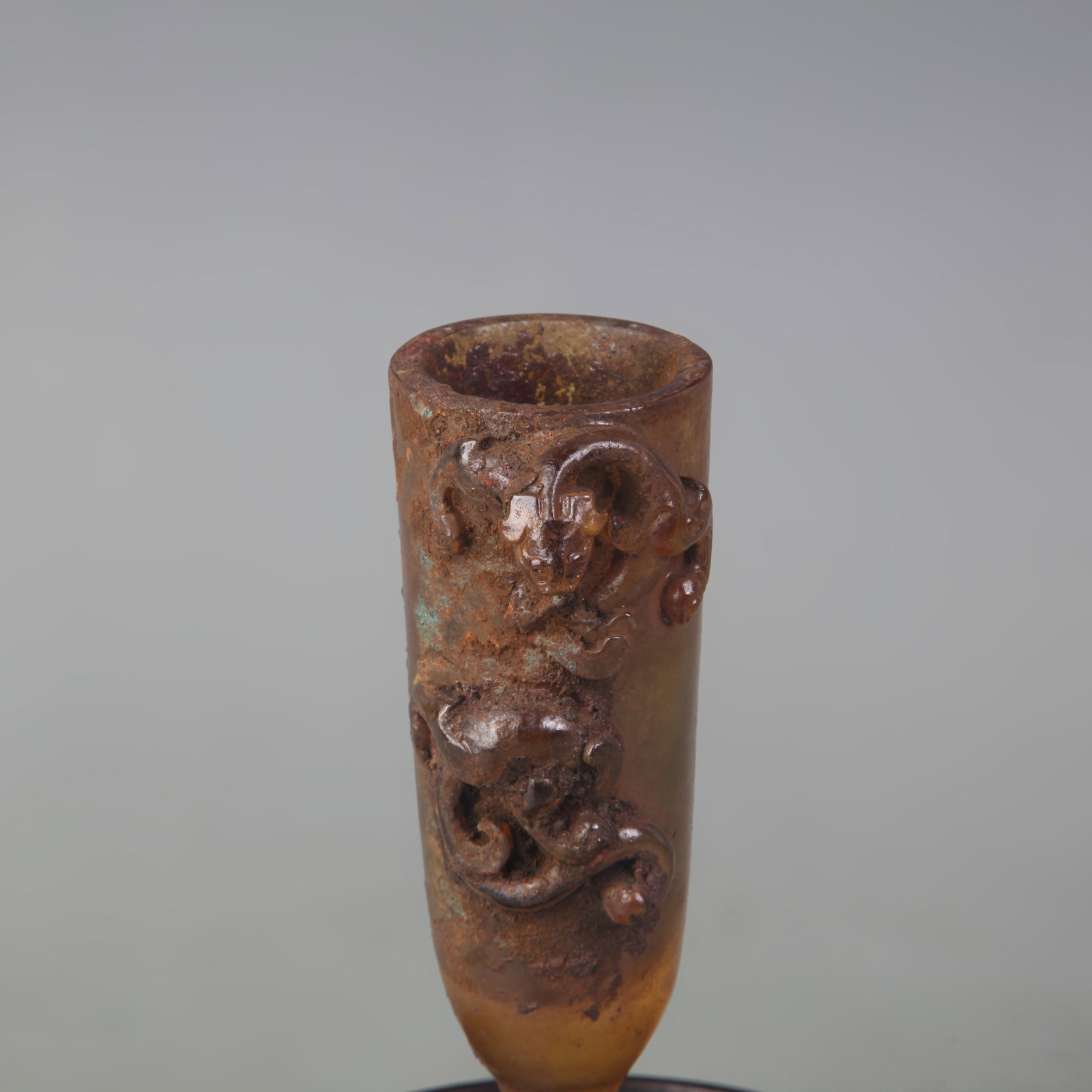 A FINE CHI LONG CARVED CRYSTAL CUP - 2