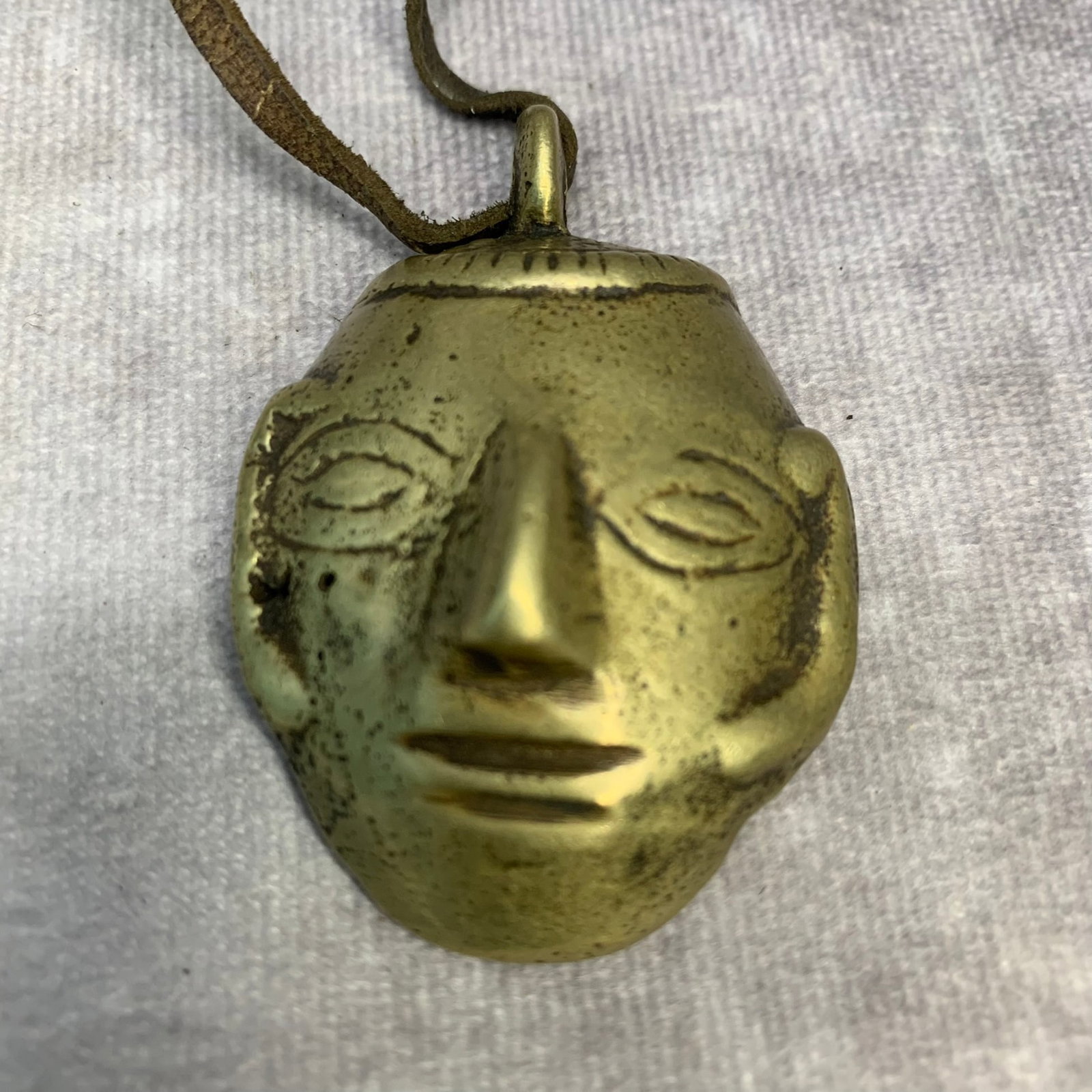 A FINE TIBETAN BUDDHIST INSTRUMENTS PENDANT - 2