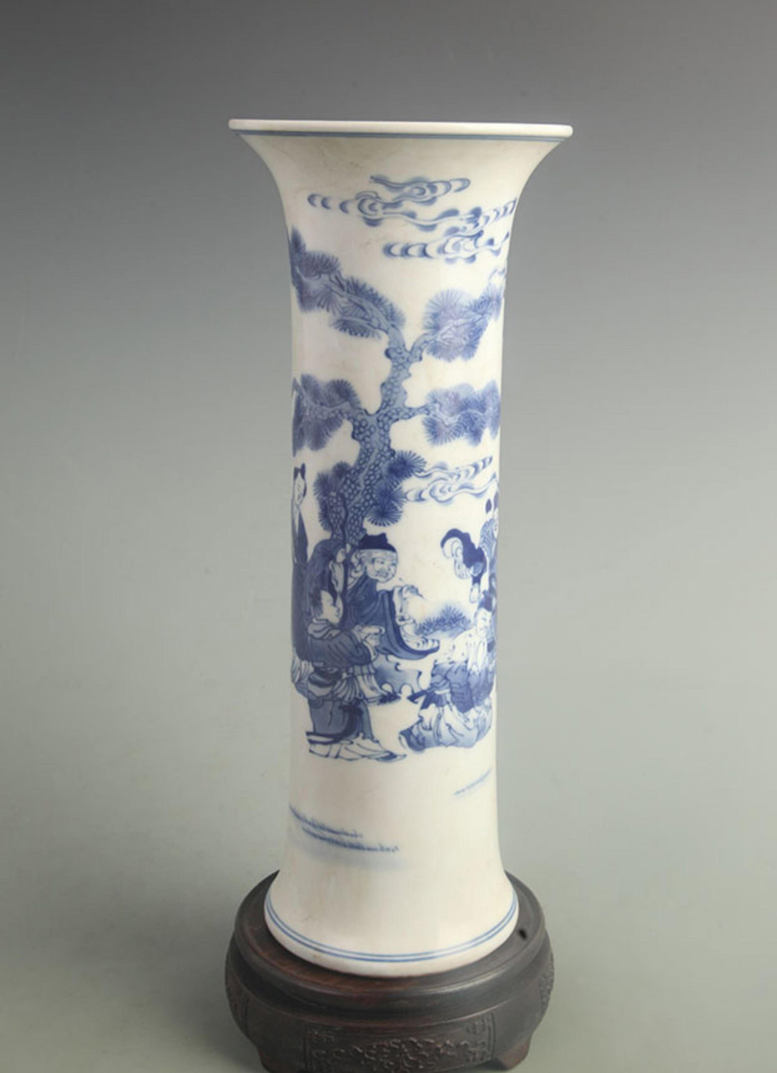 BLUE AND WHITE CHARACTER PATTERN FLOWER PORCELAIN VASE: Qing Dynasty Kang Xi Period; High: 13.0 inch; Diameter: 5.20 inch; Woodbase for picture and display only