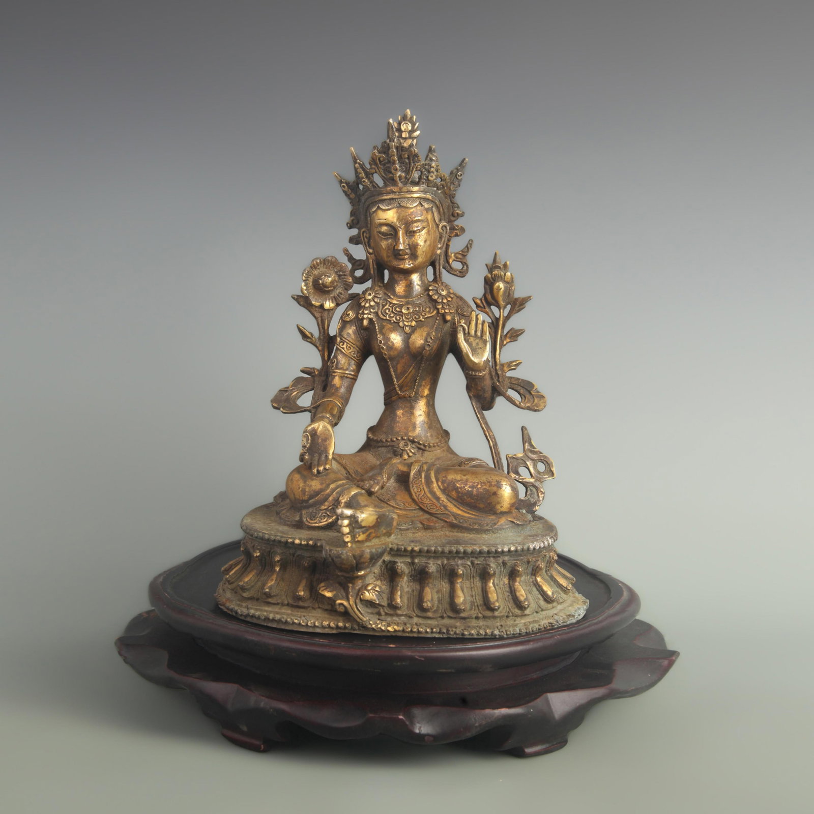 A FINE GILT BRONZE GREEN TARA STATUE: 19th Century, High: 11.0 inch; Width: 6.60 inch; Long: 8.20 inch; Woodbase for picture and display only