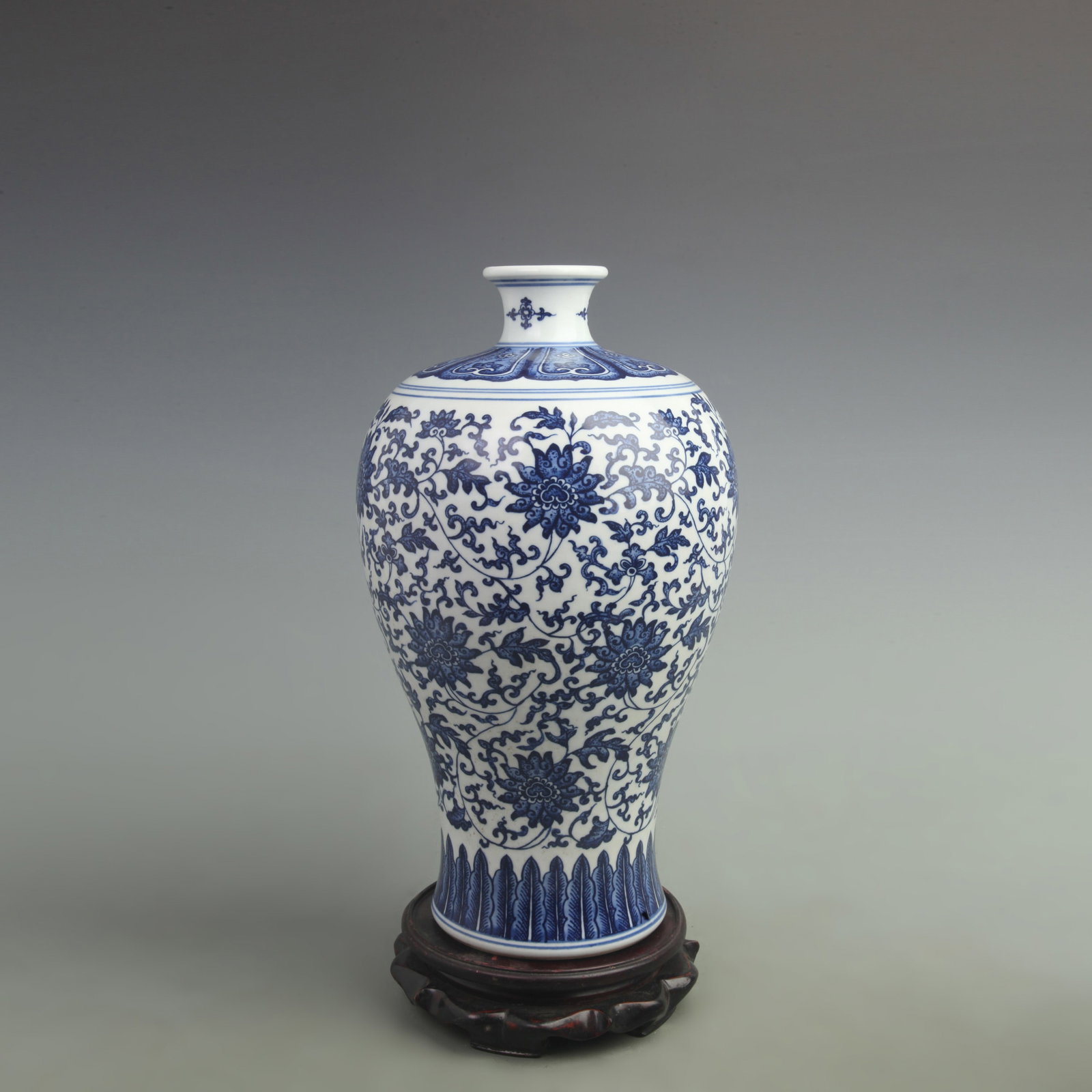 BLUE AND WHITE FLOWER PATTERN MEI STYLE VASE: Qing Dynasty Qian Long Period; High: 14.5 inch; Width: 7.5 inch; Woodbase for picture and display only