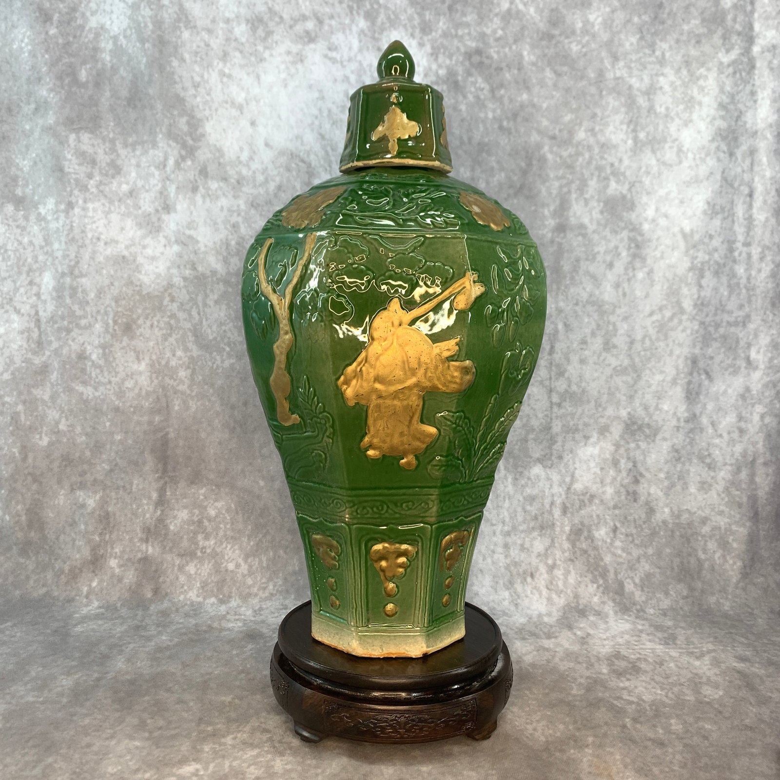 GREEN GLAZED INCISED PORCELAIN MEIPING JAR WITH LID: Ming Dynasty Style; High: 13.5 inch; Diameter: 8.1 inch; Woodbase for picture and display only