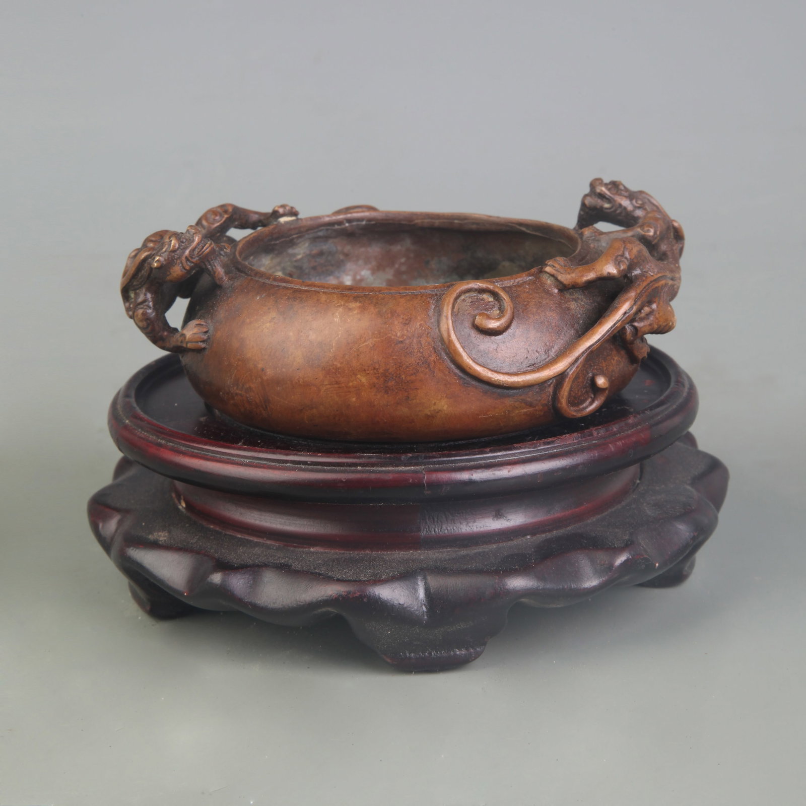 A WU YANJING-MARK BRONZE CENSER WITH CHILONG HANDLES: Qing Dynasty; Width: 4.5 inch; High: 1.5 inch; Woodbase for picture and display only