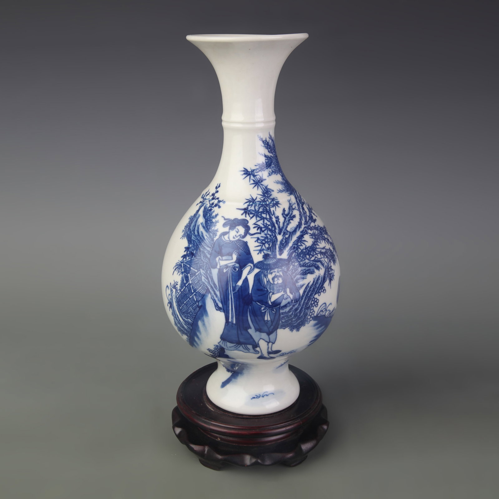 BLUE AND WHITE PORCELAIN VASE WITH FIGURAL DECORATION: Qing Dynasty Kang Xi Period; Diameter: 3.5inch , High: 11.2inch; Woodbase for picture and display only