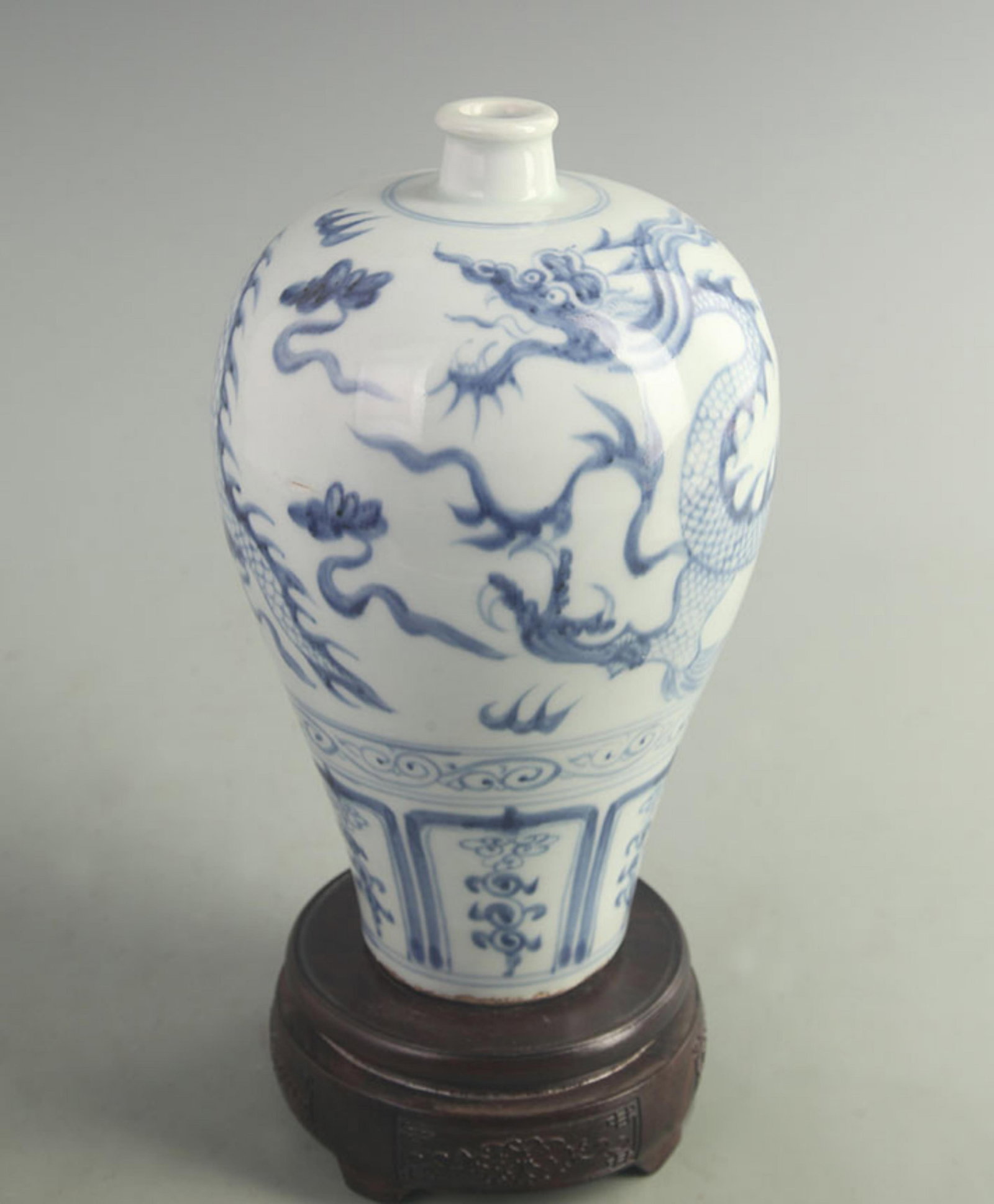 BLUE AND WHITE PLUM WITH DRAGON PATTERN MEI STYLE PORCELAIN VASE: Yuan Dynasty Style; High: 9.50 inch; Width: 5.50 inch; Woodbase for picture and display only