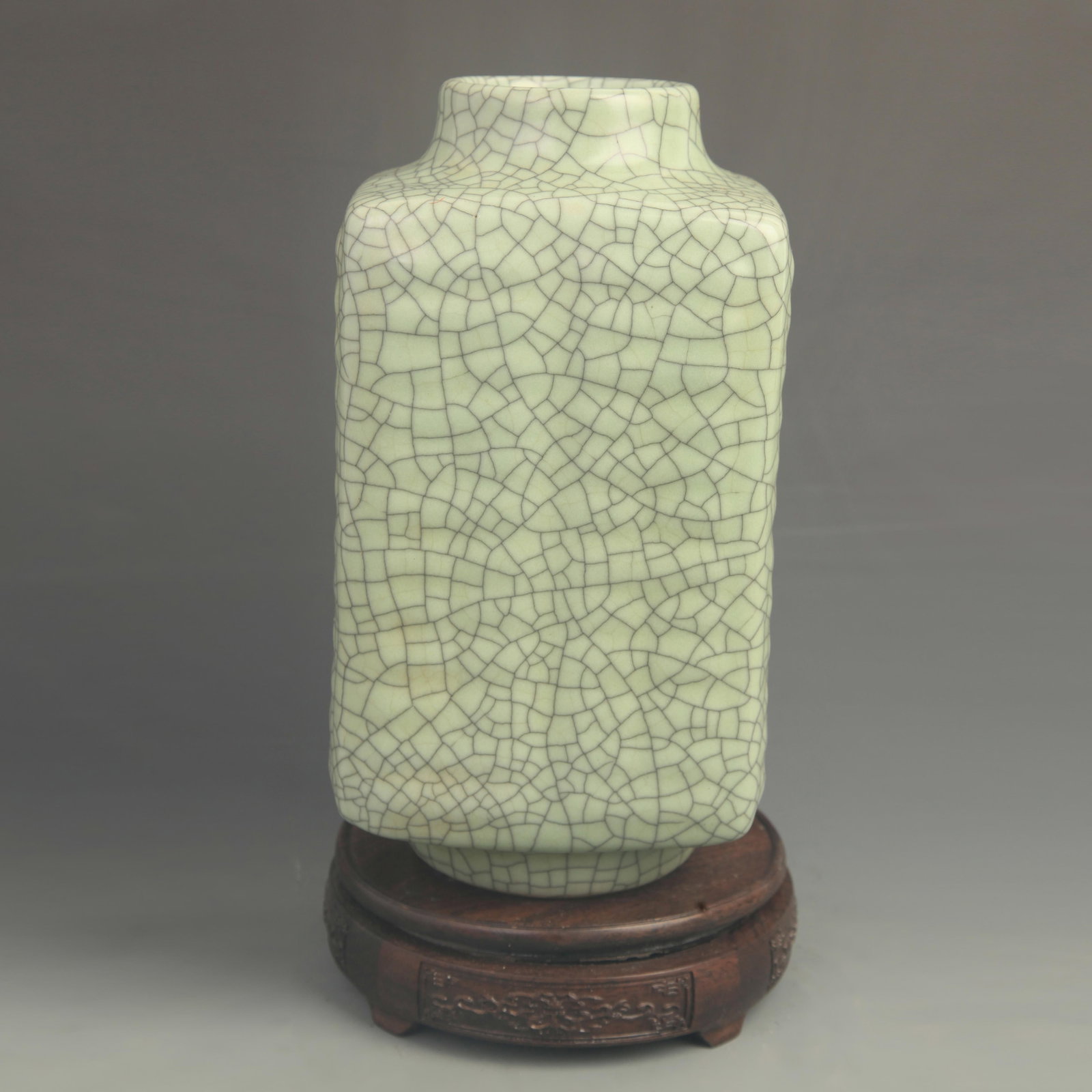 A FINE GE-TYPE CONG-FORM PORCELAIN VASE: Song Dynasty Style; High: 10.5 inch; Diameter: 5.20 inch; Woodbase for picture and display only