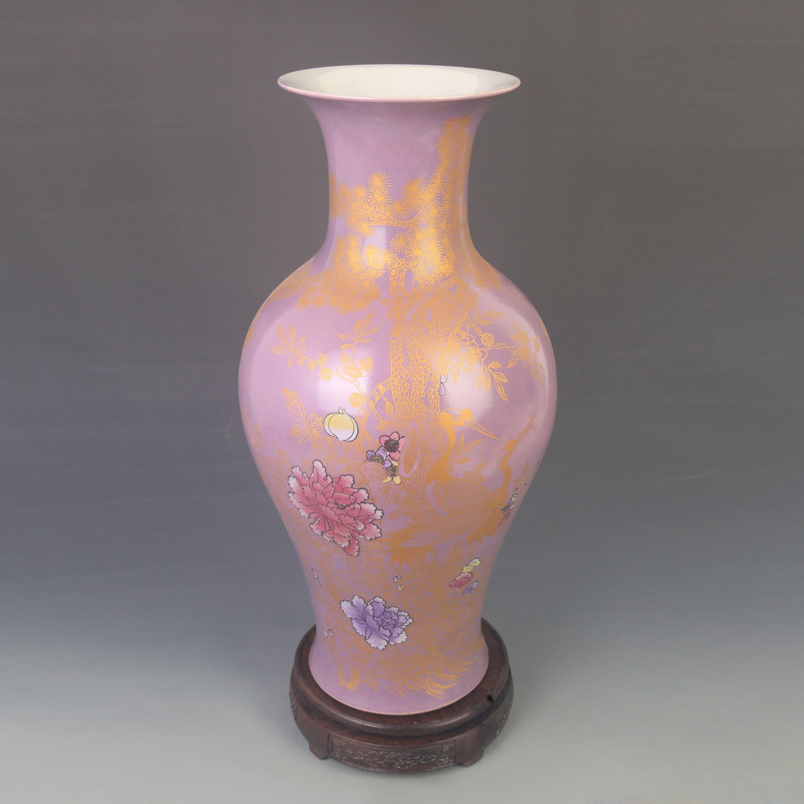 FAMILLE ROSE GLAZED GROUND FLORAL AND BIRD LARGE PORCELAIN VASE: Qing Dynasty Kang Xi Period; High: 15.8 inch; Diameter: 7.50 inch; Woodbase for picture and display only