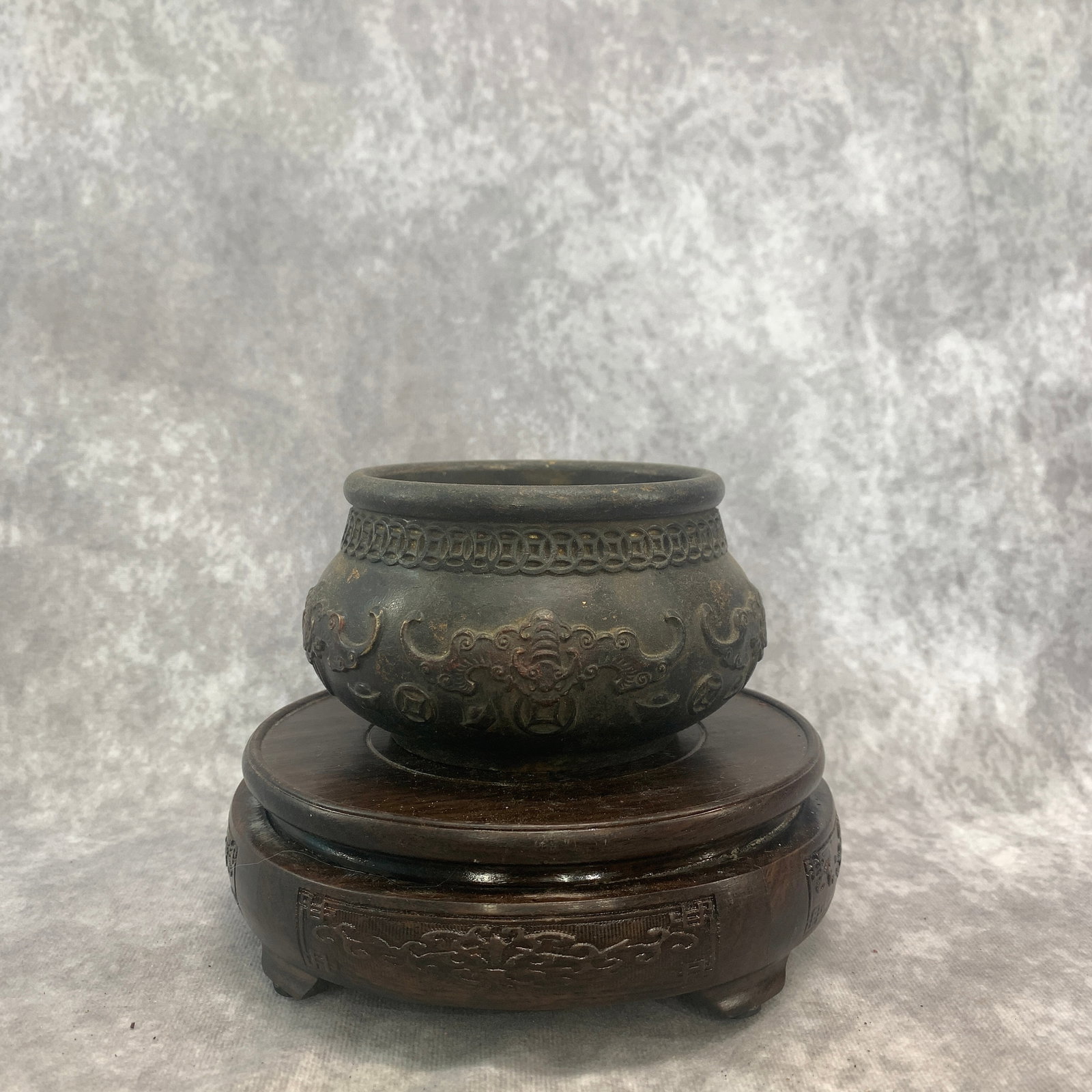 A FINE BRONZE INCENSE BURNER: 19th Century; High: 4.9 inch; Diameter: 5 inch; Woodbase for picture and display only