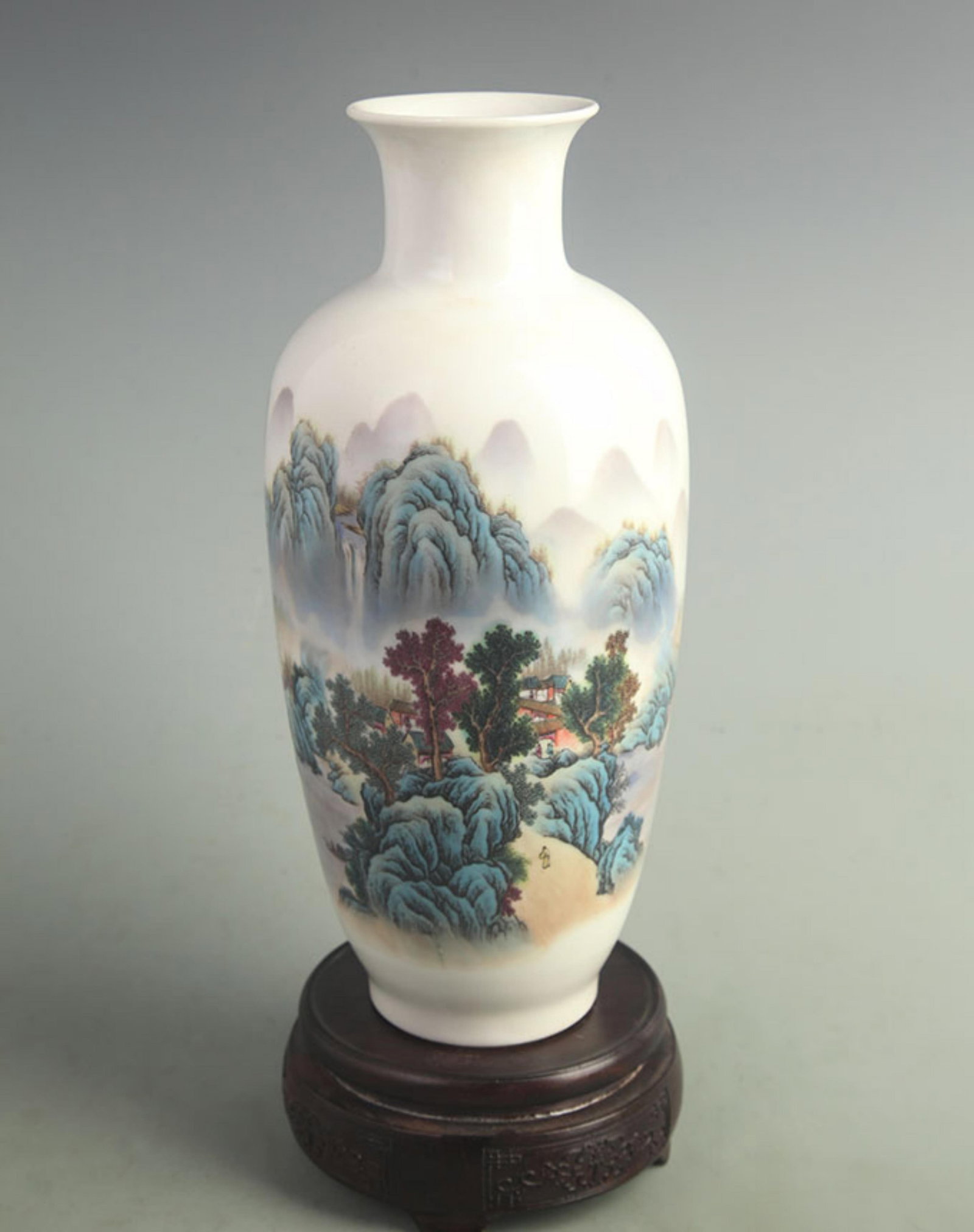 FAMILLE ROSE WINTER MELON PORCELAIN VASE WITH LANDSCAPE DECORATION: Qing Dynasty Qian Long Period; High: 10.5 inch; Width: 4.50 inch; Woodbase for picture and display only