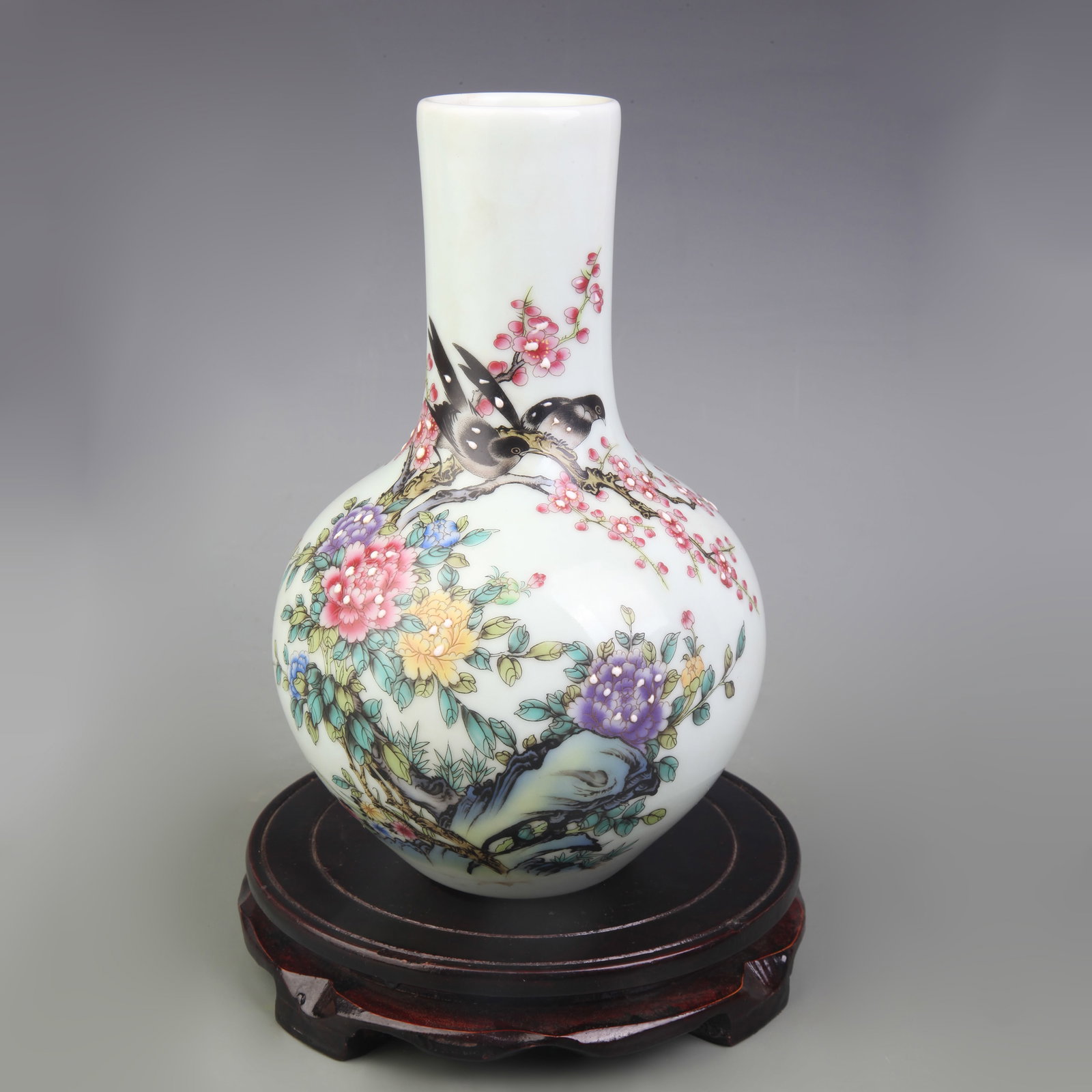FAMILLE ROSE FLOWER AND BIRD PATTERN CELESTIAL GLOBE STYLE VASE: Qing Dynasty Qian Long Period; High: 9.0 inch; Woodbase for picture and display only