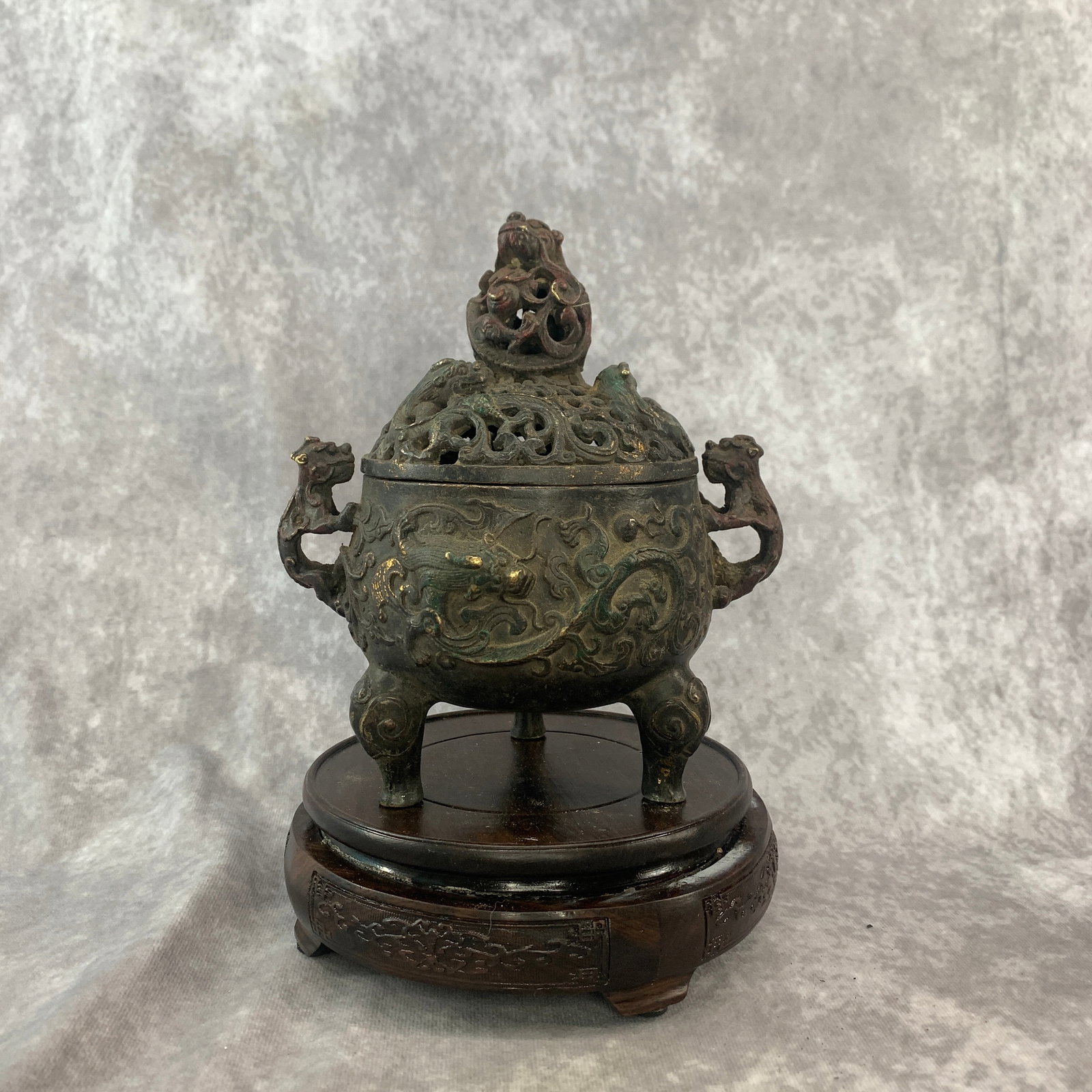 CHINESE BRONZE RITUAL TRIPOD CENSER WITH TWO UPRIGHT ANIMAL HANDLES (1 of 4)
