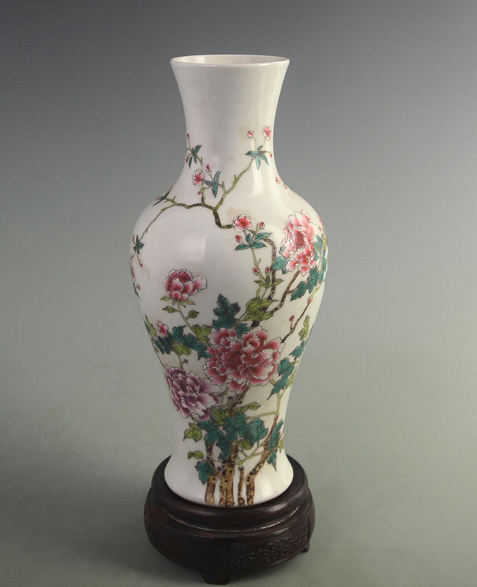 FAMILLE ROSE PEONY FLOWER GUANYIN STYLE PORCELAIN VASE: Qing Dynasty Yong Zheng Period; High: 11.8 inch; Width: 5.00 inch; Woodbase for picture and display only