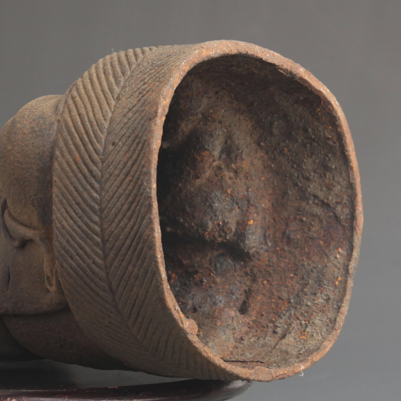 A FINE CAST IRON EAR-PICKING ARHAT - 5