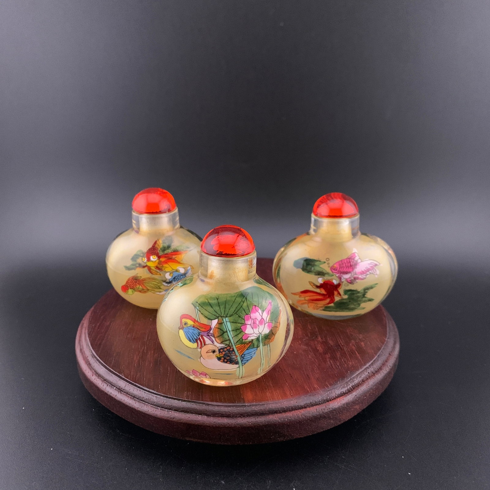 SET OF THREE INSIDE-PAINTED GLASS SNUFF BOTTLES (1 of 5)