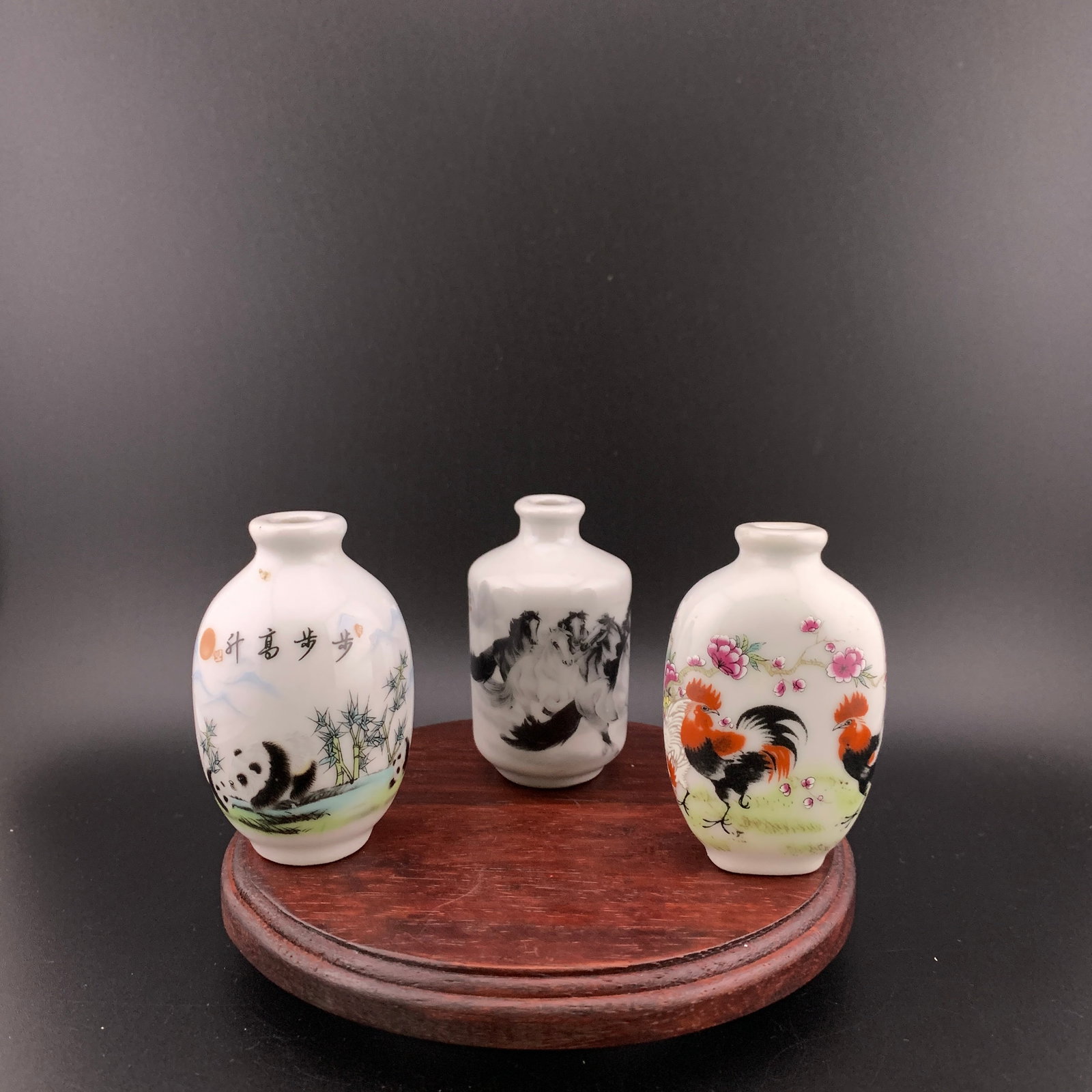 SET OF THREE FAMILLE ROSE PORCELAIN SNUFF BOTTLE (1 of 6)