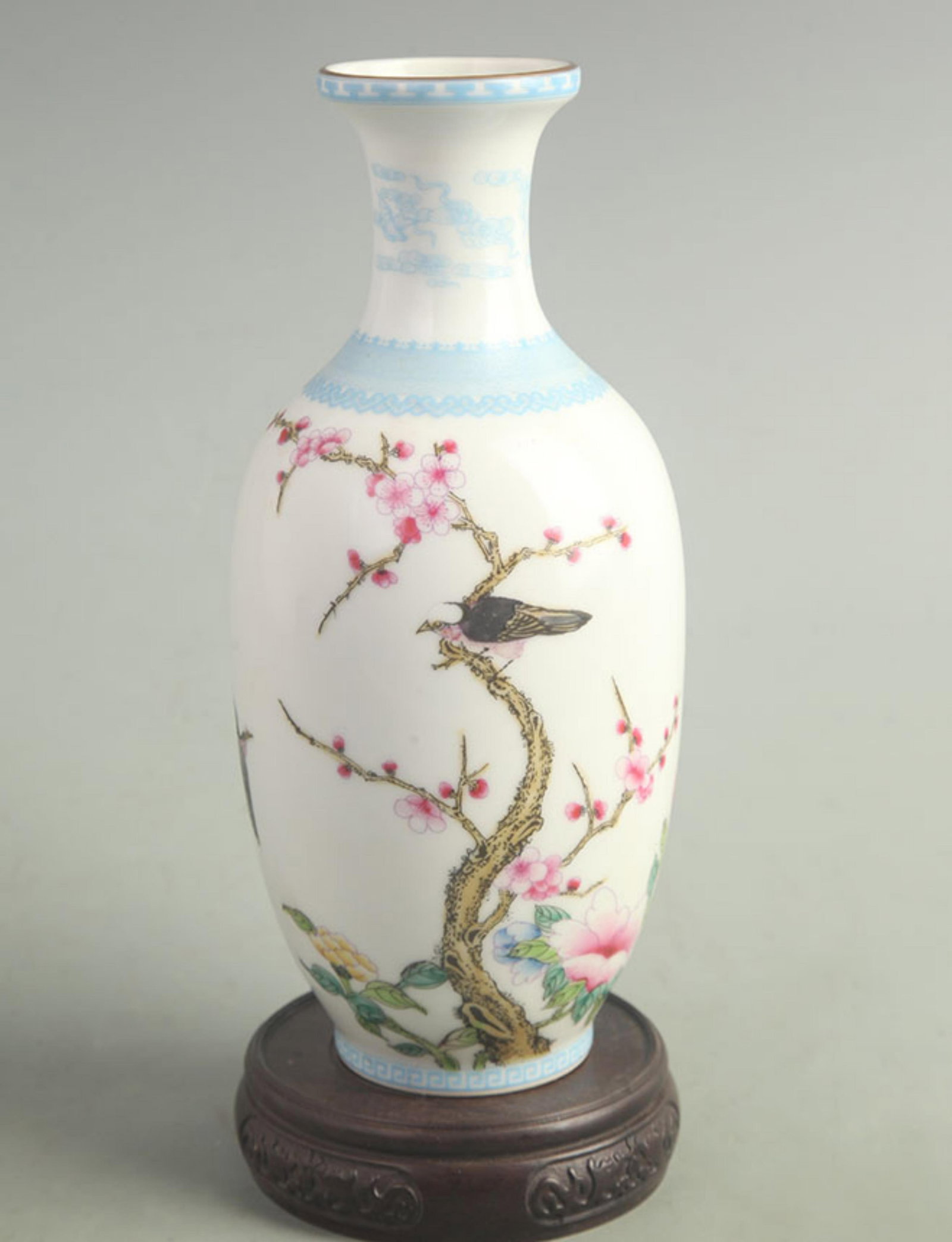 FAMILLE ROSE WINTER MELON PORCELAIN VASE WITH BIRD-AND-FLOWER MOTIF (1 of 5)
